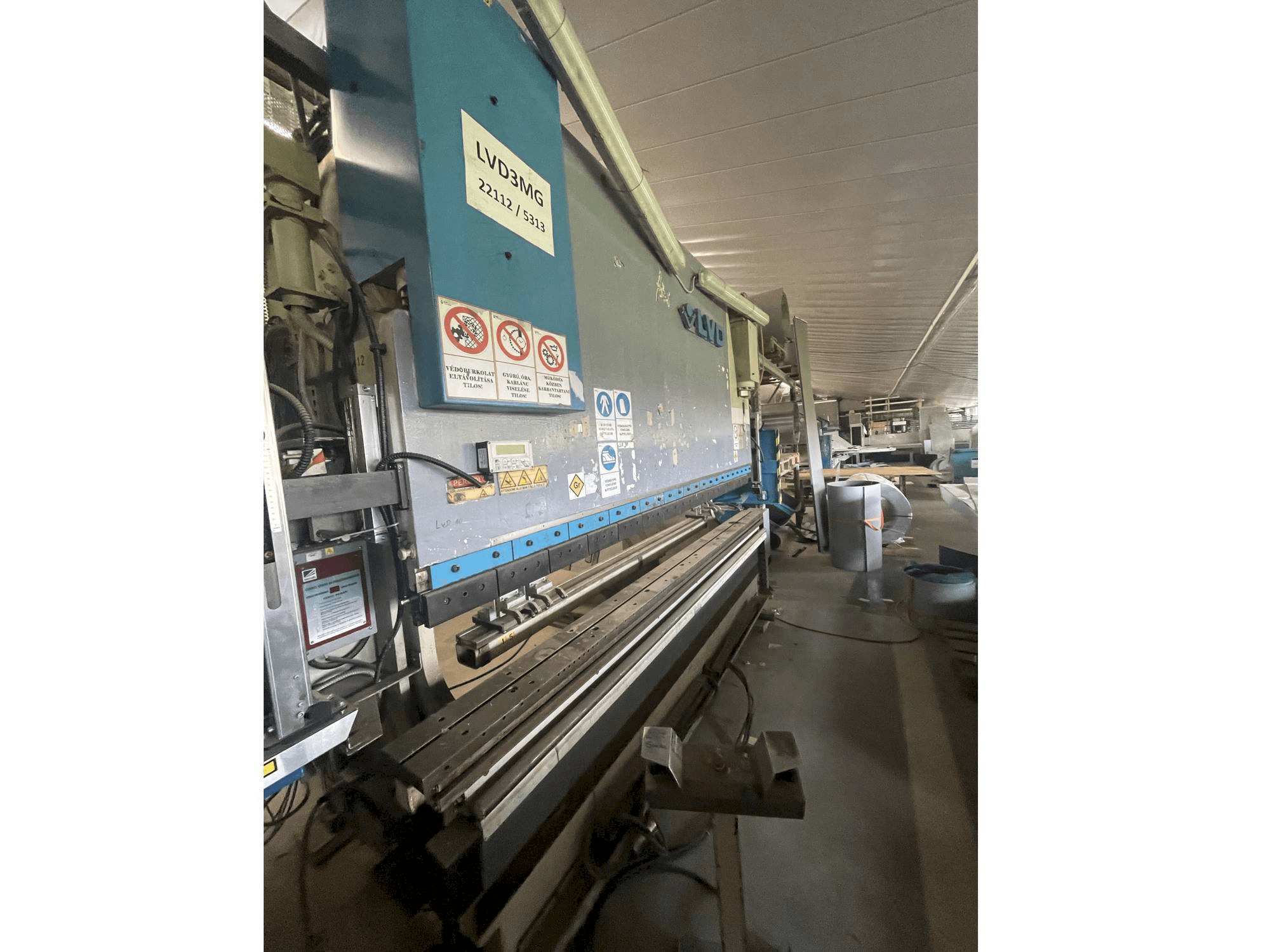 Vista Frontal da LVD Ppeb 110/30 máquina