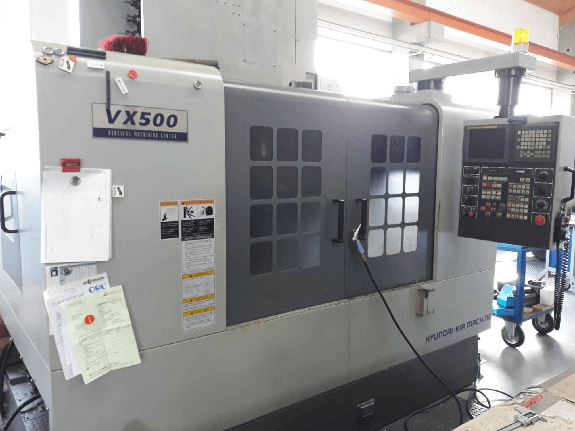 Vista Frontal da Hyundai Kia VX500 máquina