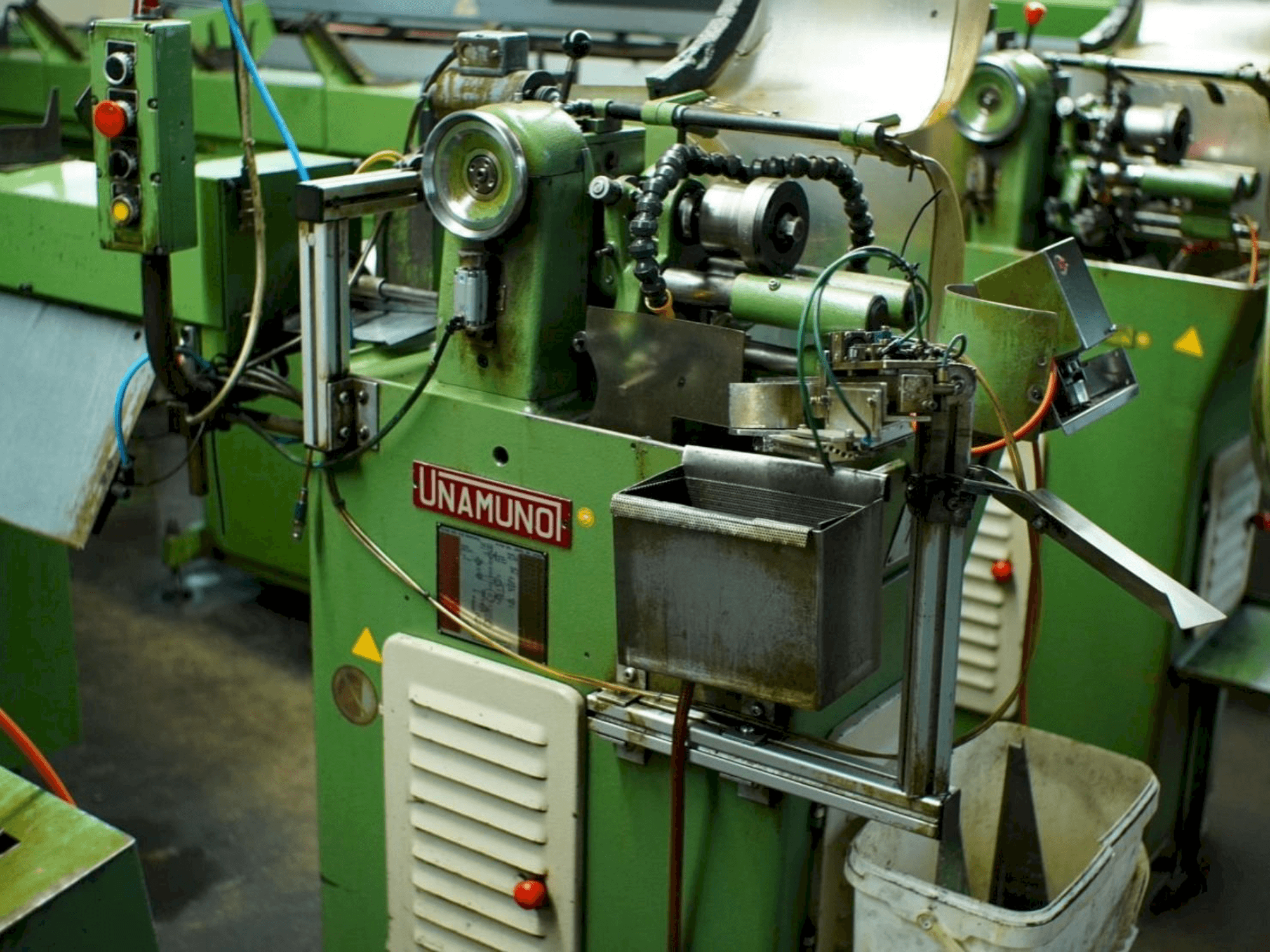 Vista Frontal da UNAMUNO TA-16-B máquina