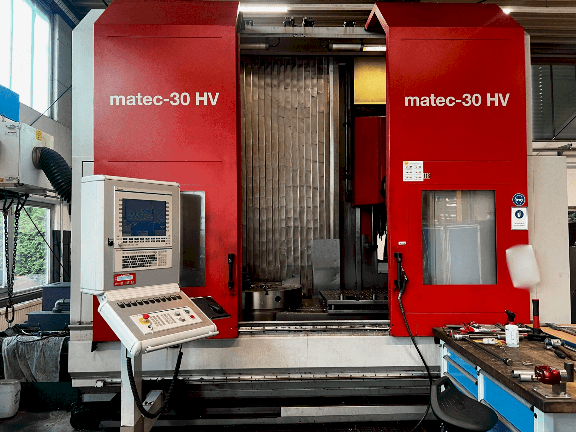 Vista Frontal da Matec 30 HV máquina