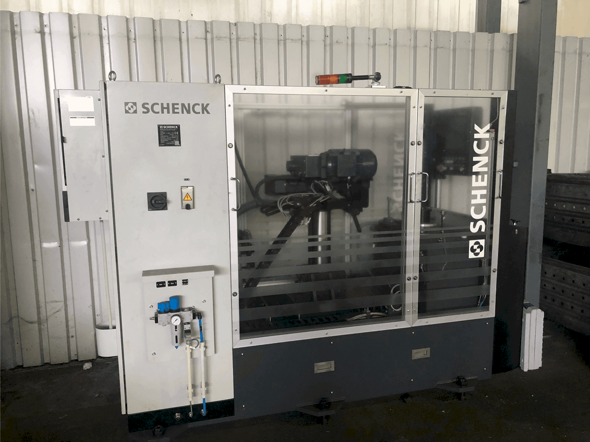 Vista Frontal da SCHENCK DISTEC máquina