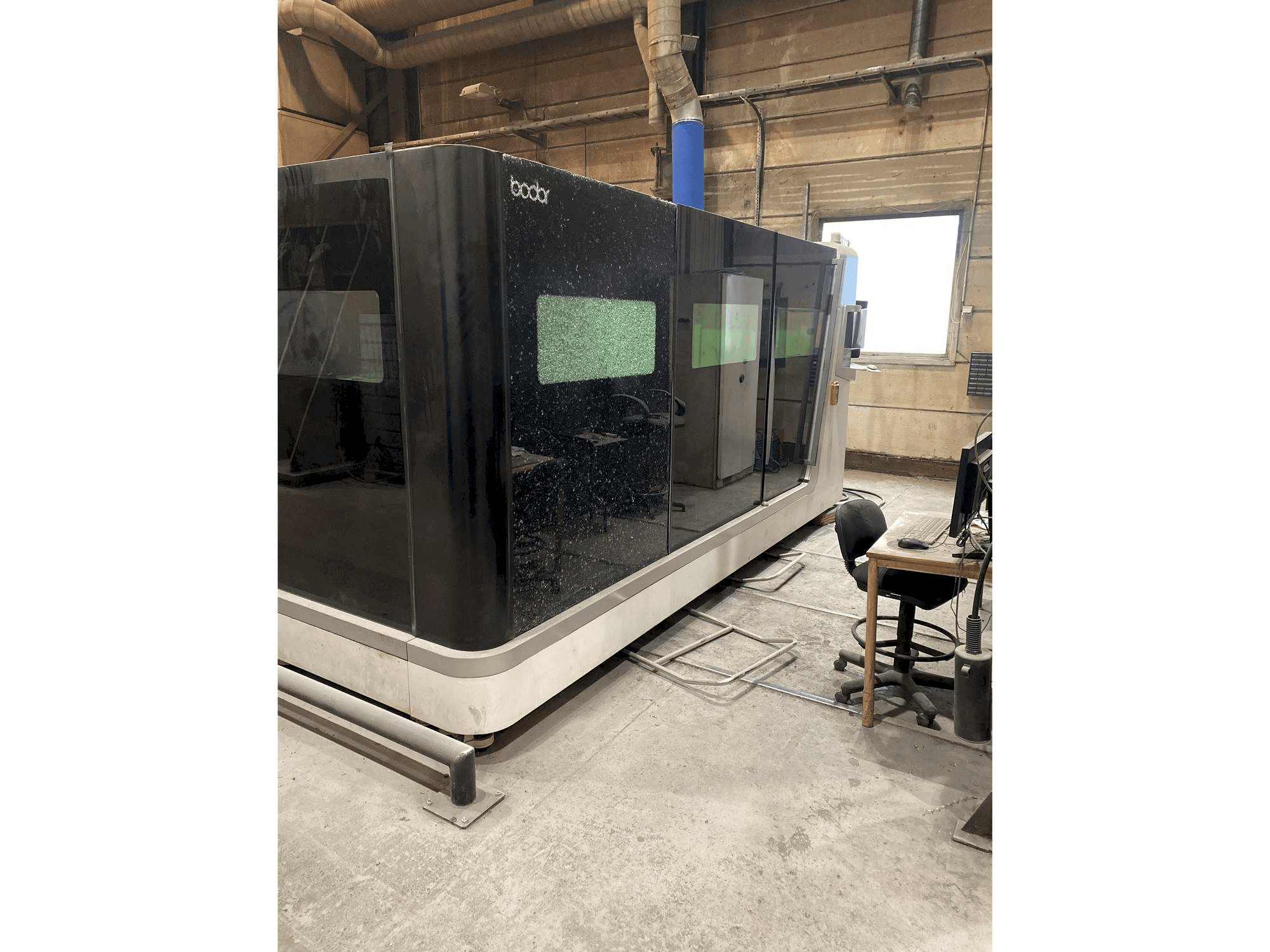 Vista Frontal da Bodor S2040 máquina