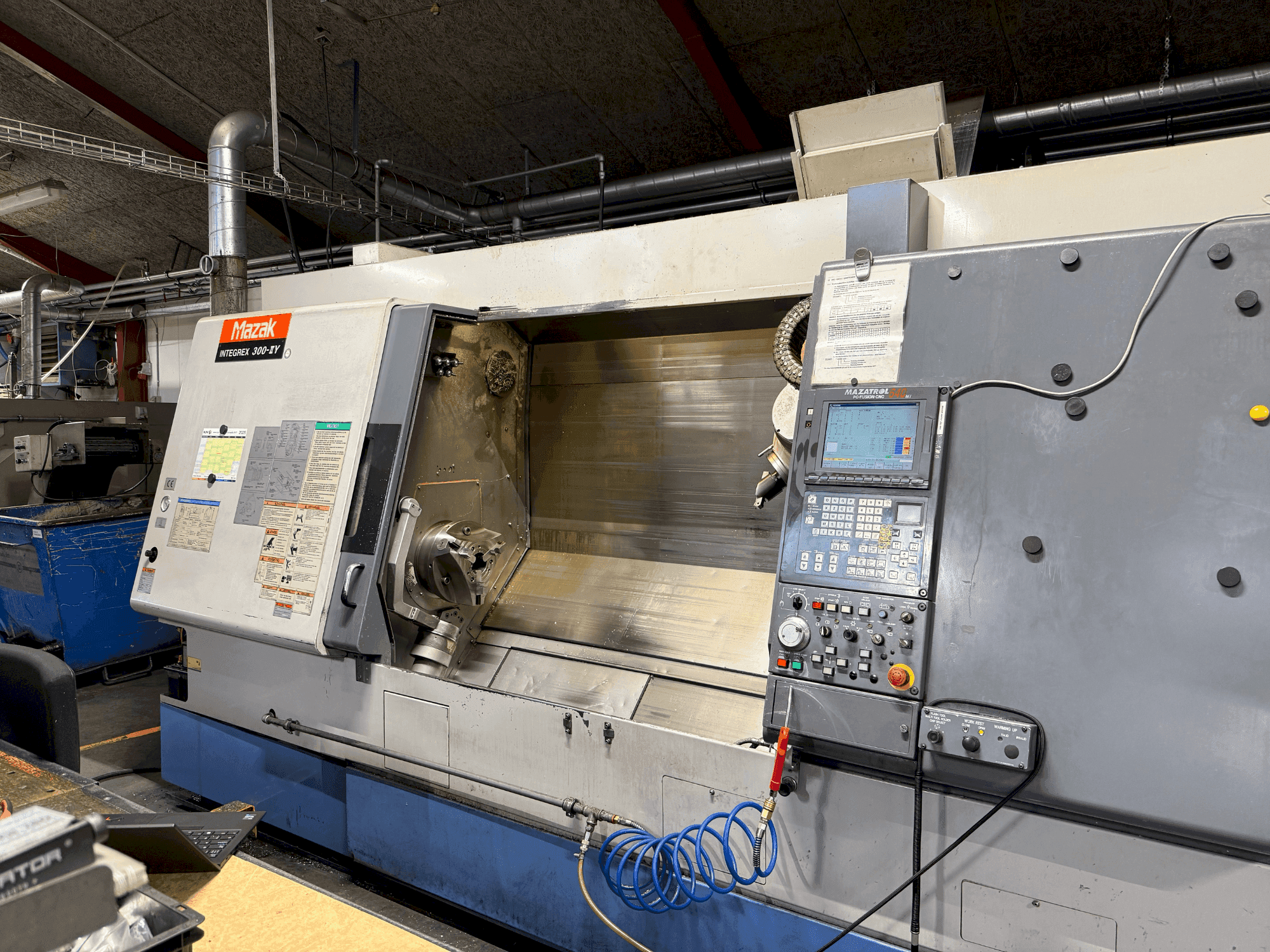 Vista Frontal da Mazak Integrex 300-IIY (2002) máquina