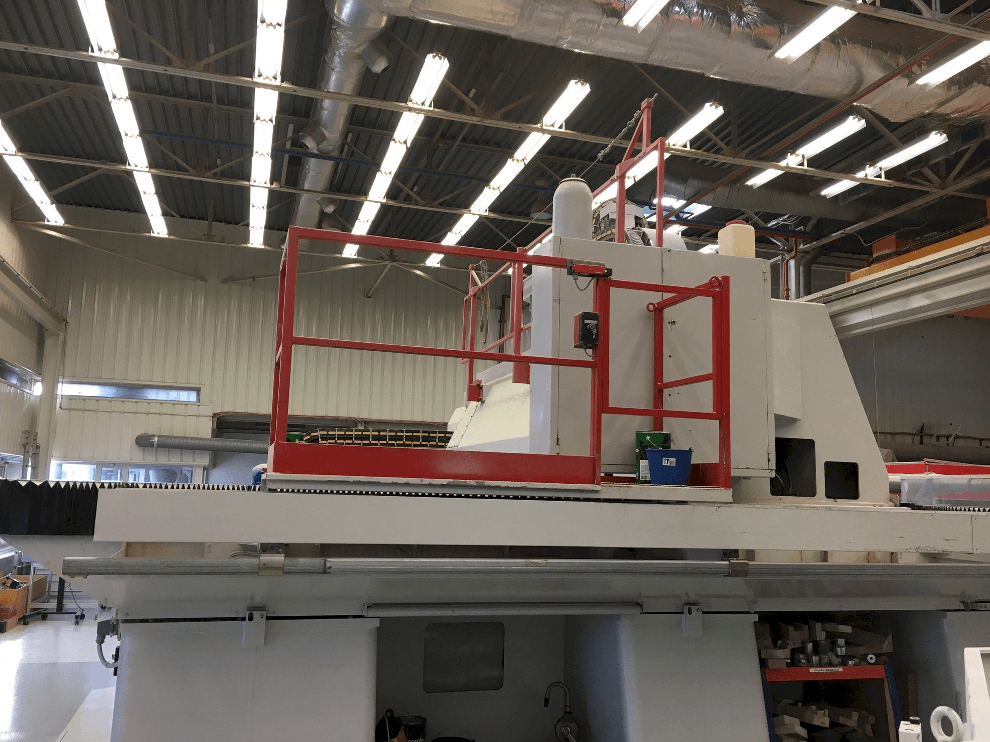 Vista Frontal da Forest Line Minumac II 305 TH máquina