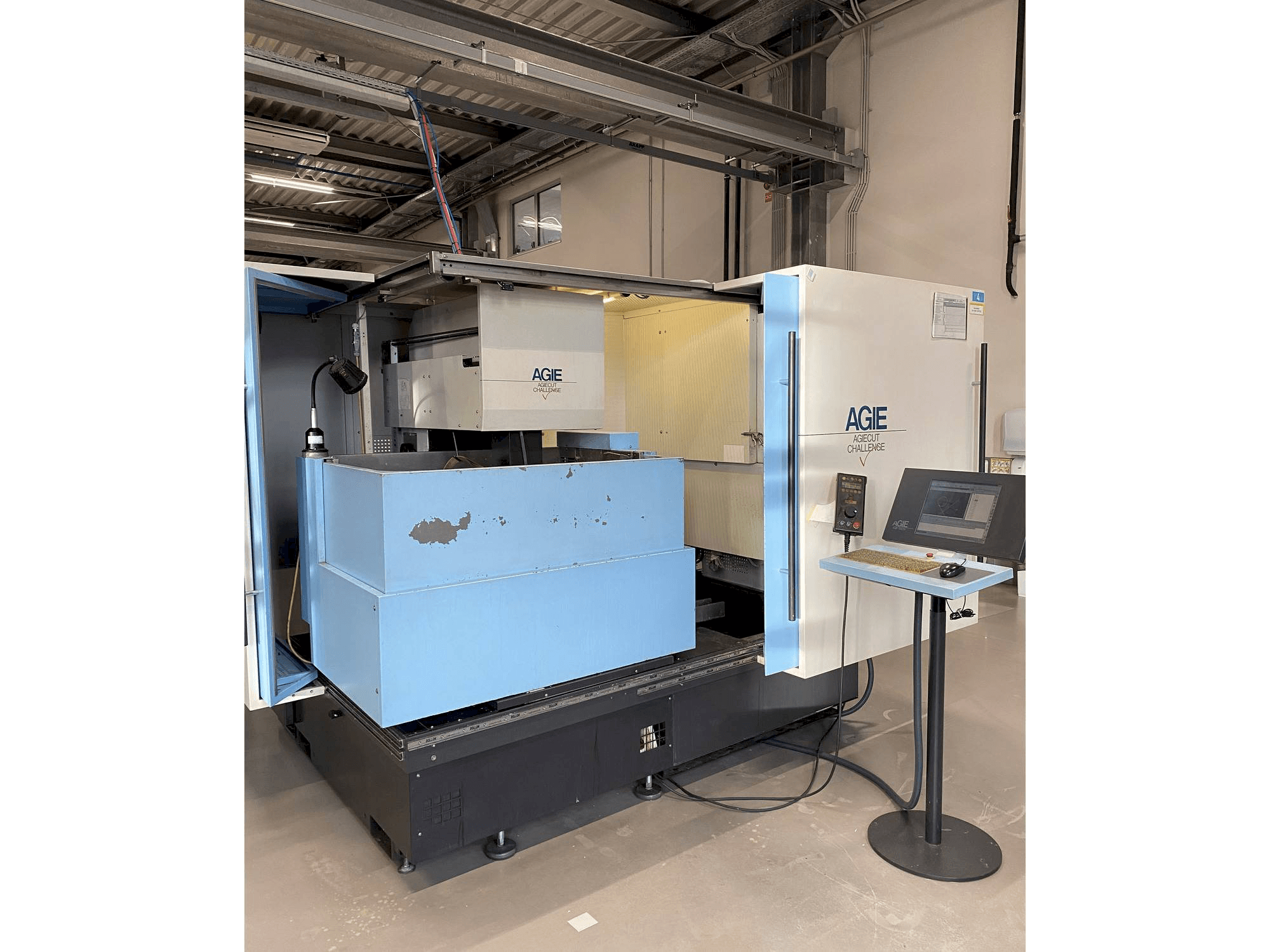 Vista Frontal da AGIE AGIECUT VERTEX 3 máquina