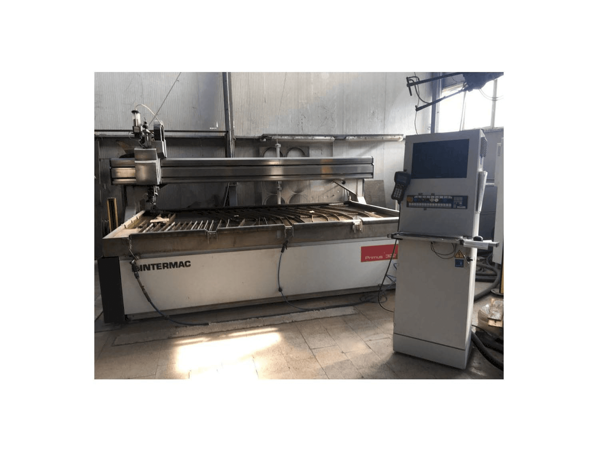 Vista Frontal da Intermac primus 322 máquina