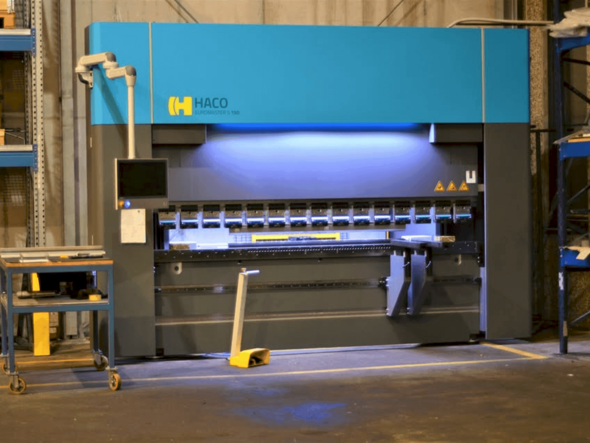 Vista Frontal da HACO Euromaster S 30150 máquina