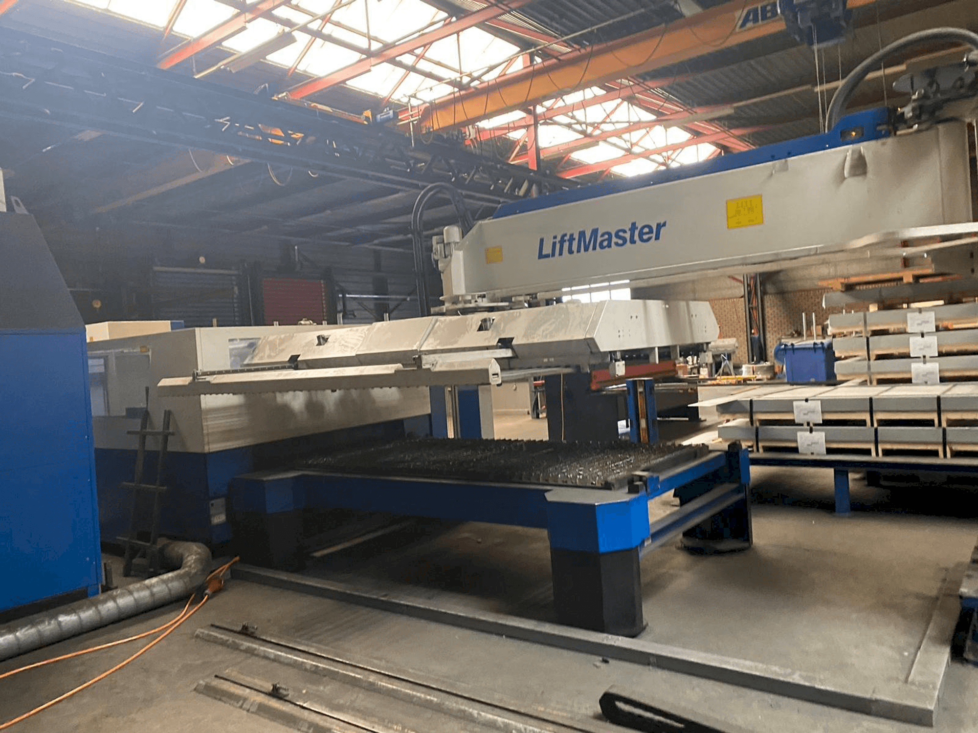 Vista Frontal da Trumpf Trumatic L3050 máquina