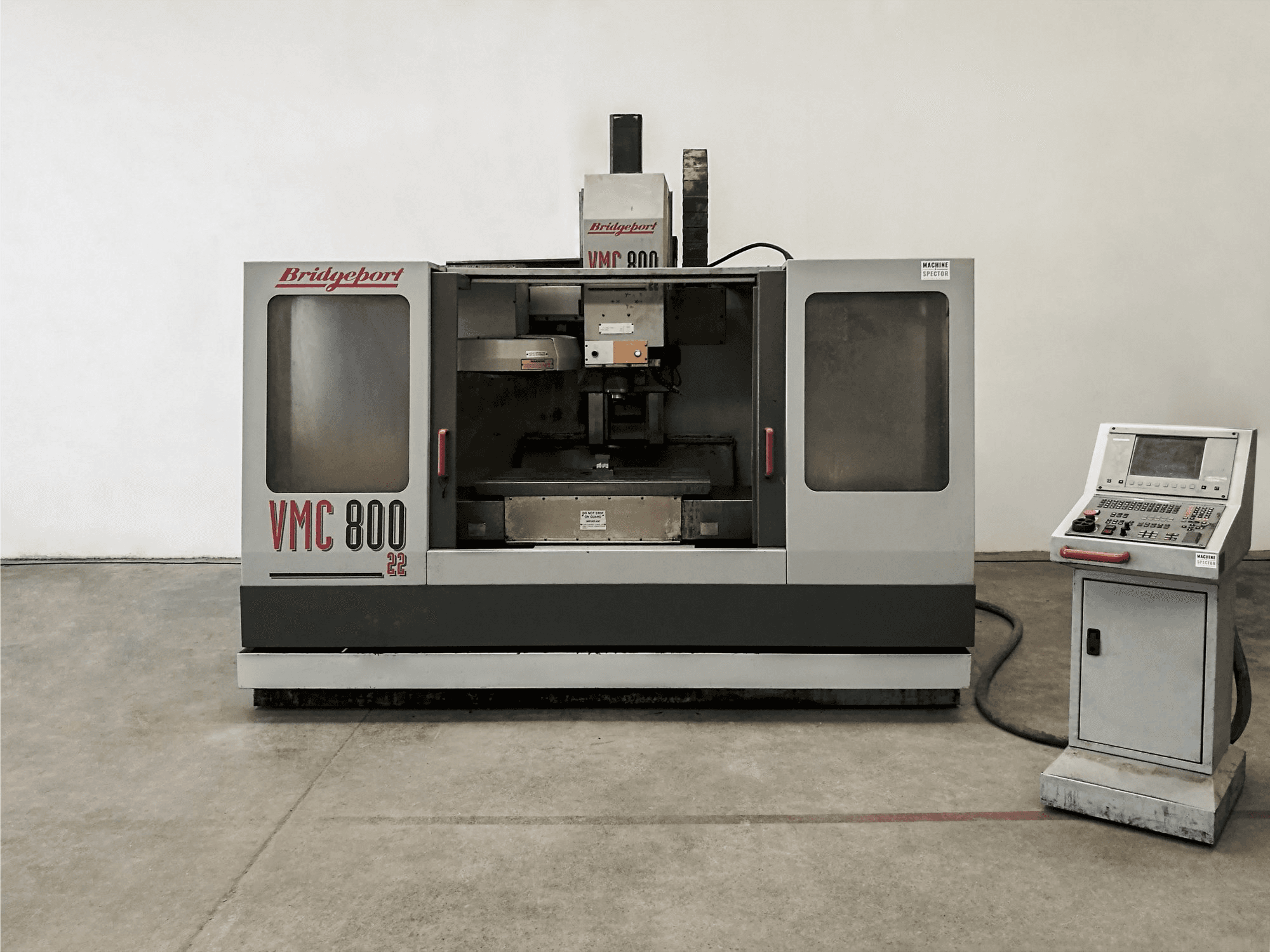 Vista Frontal da Bridgeport VMC 800.22 máquina