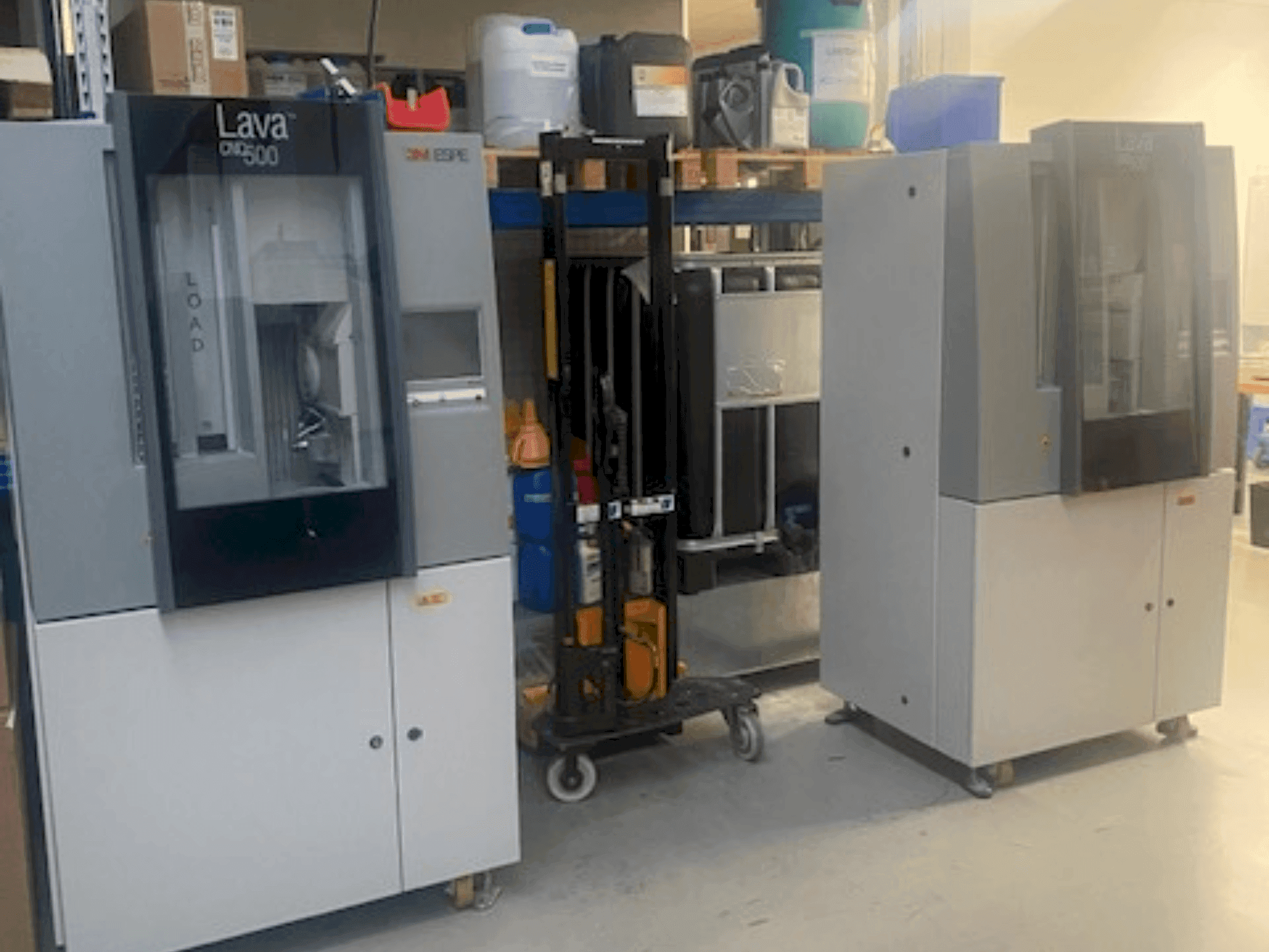 Vista Frontal da ESPE LAVA CNC 500 máquina