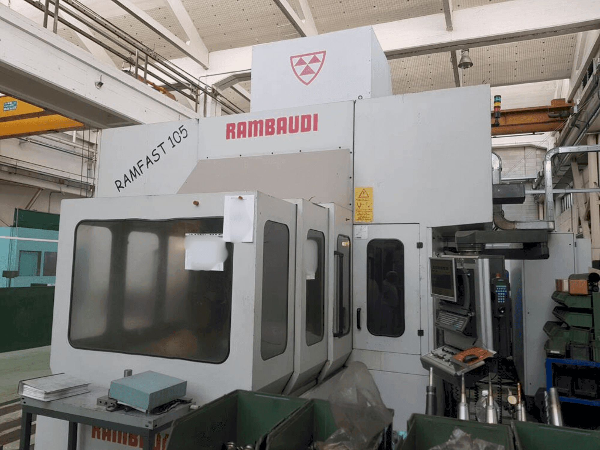 Vista Frontal da Rambaudi RAMFAST RF105 máquina