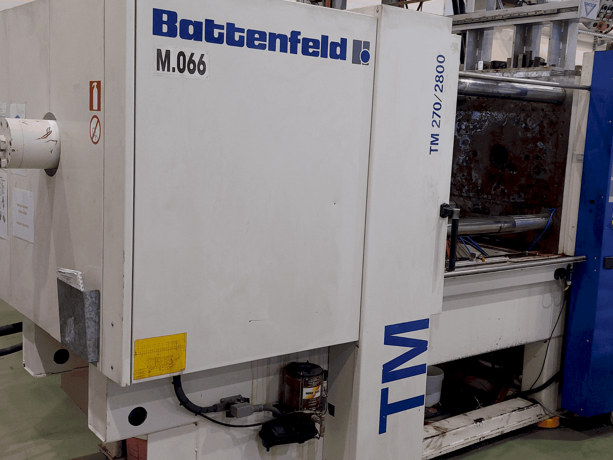 Vista Frontal da Battenfeld TM 270 / 2800 máquina