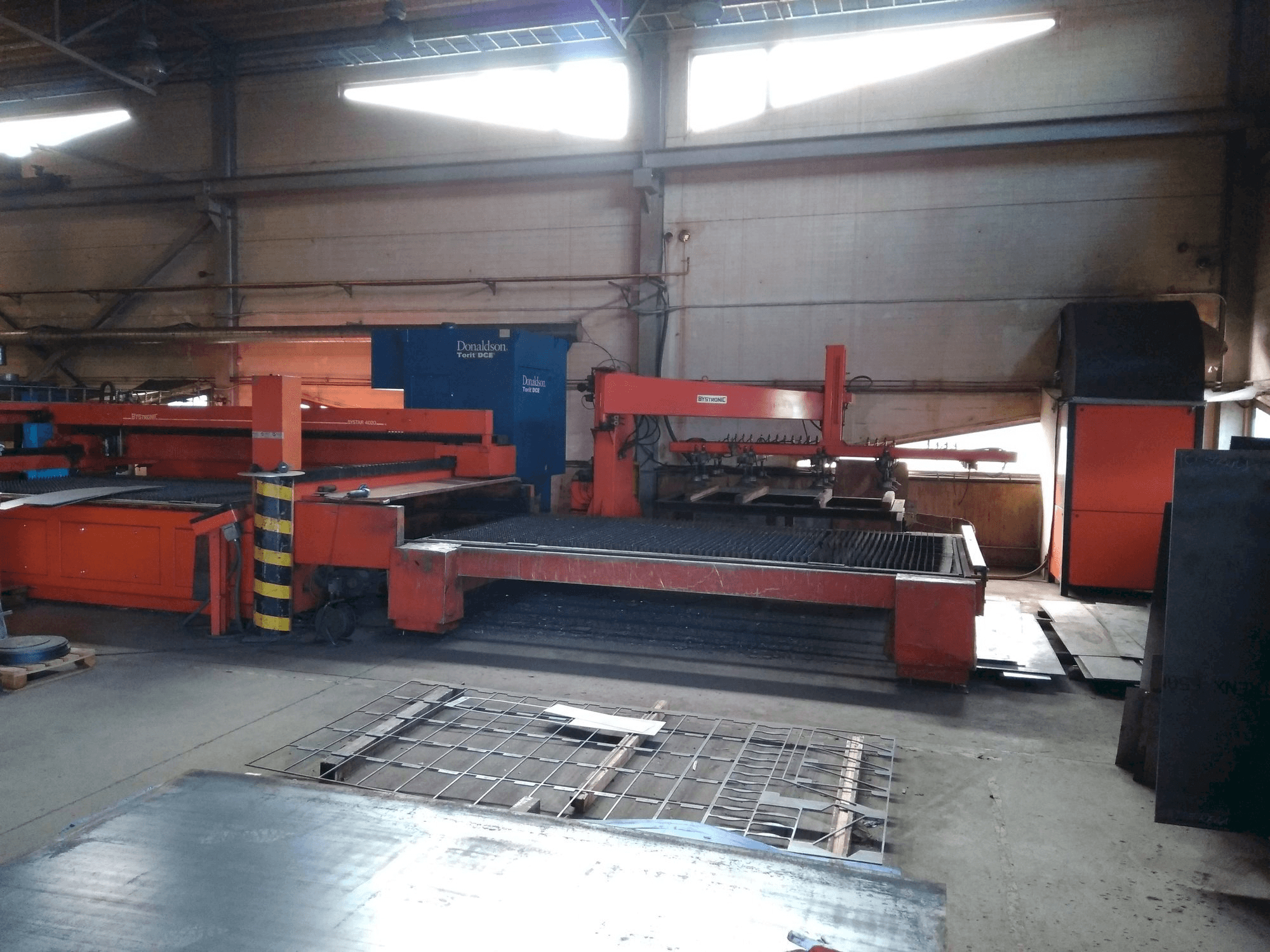 Vista Frontal da Bystronic BTL 2800 máquina