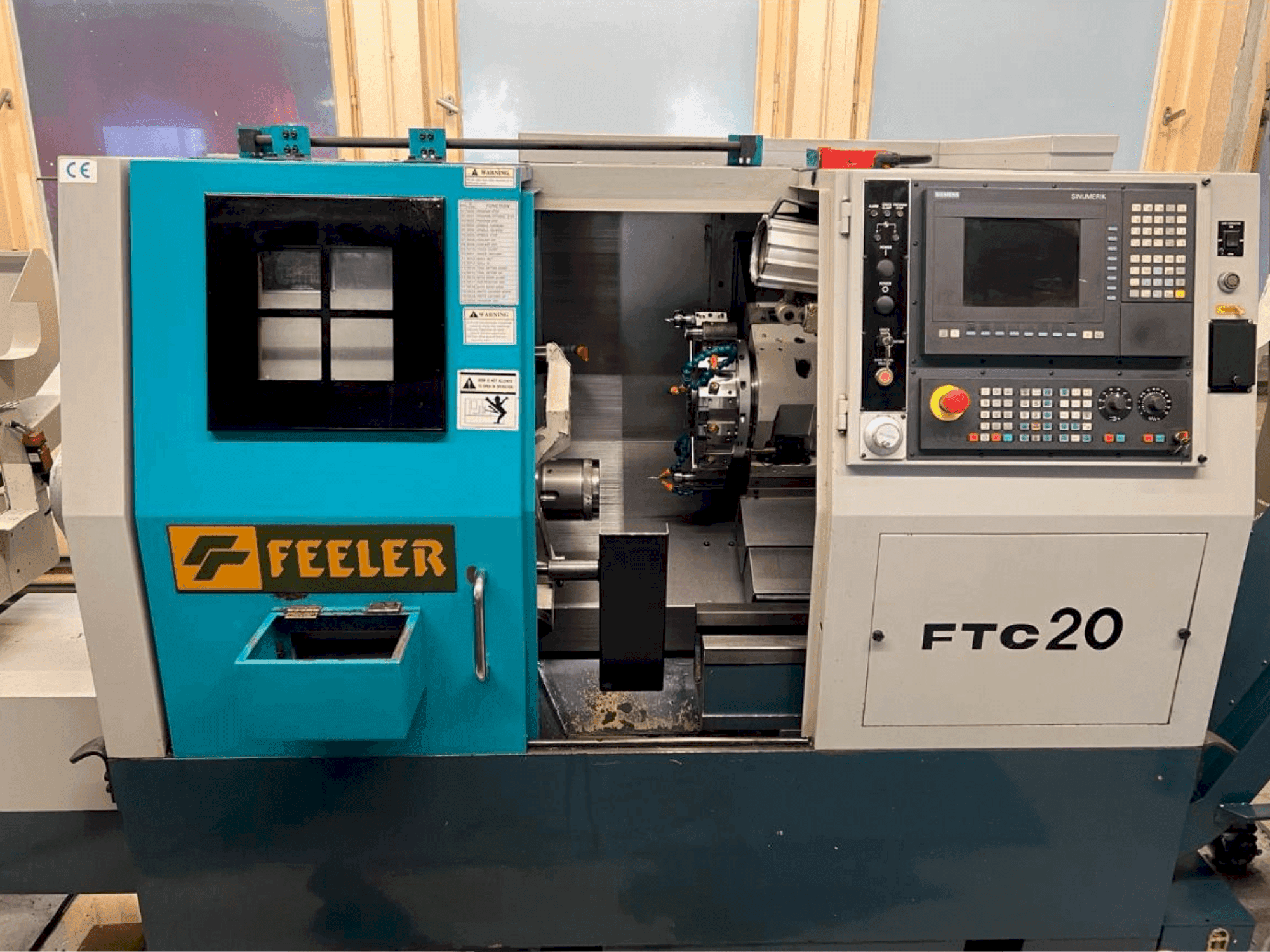Vista Frontal da Feeler FTC 20 máquina