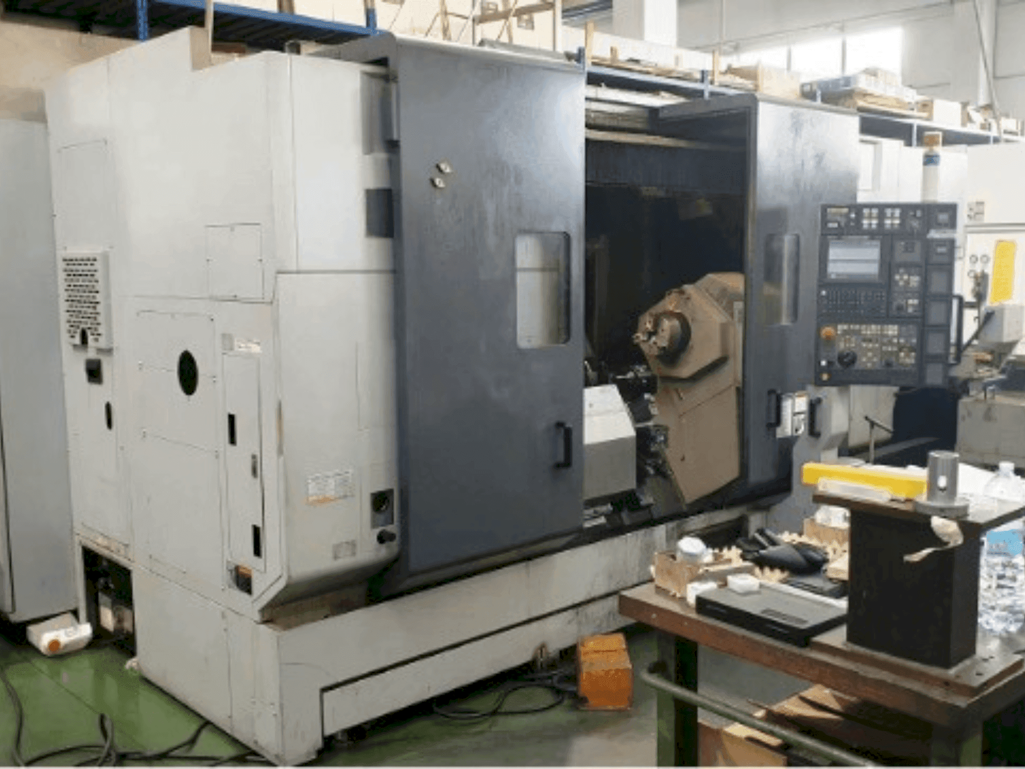 Vista Frontal da MORI SEIKI MT2000 SZ máquina