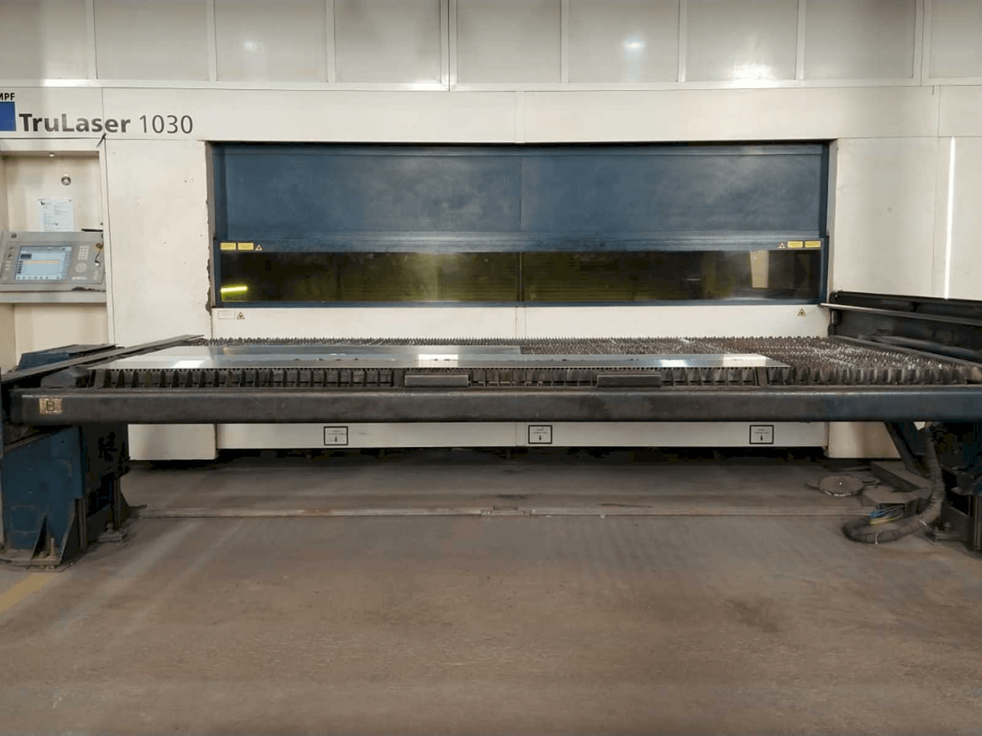 Vista Frontal da Trumpf True Laser 1030 máquina