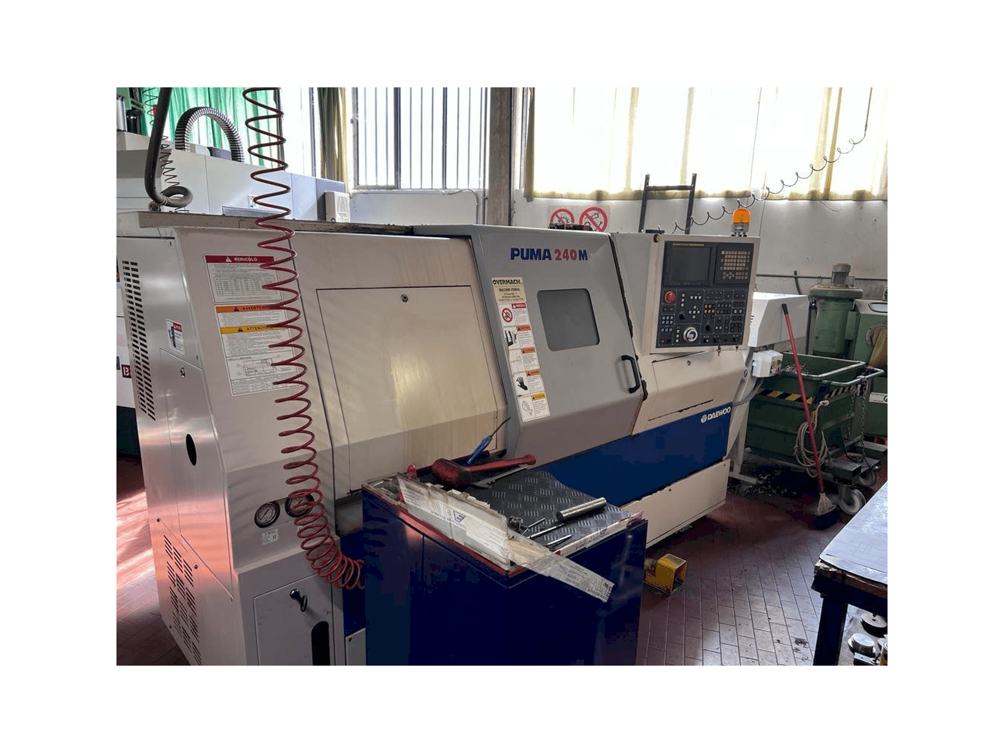 Vista Frontal da DAEWOO Puma 240M máquina