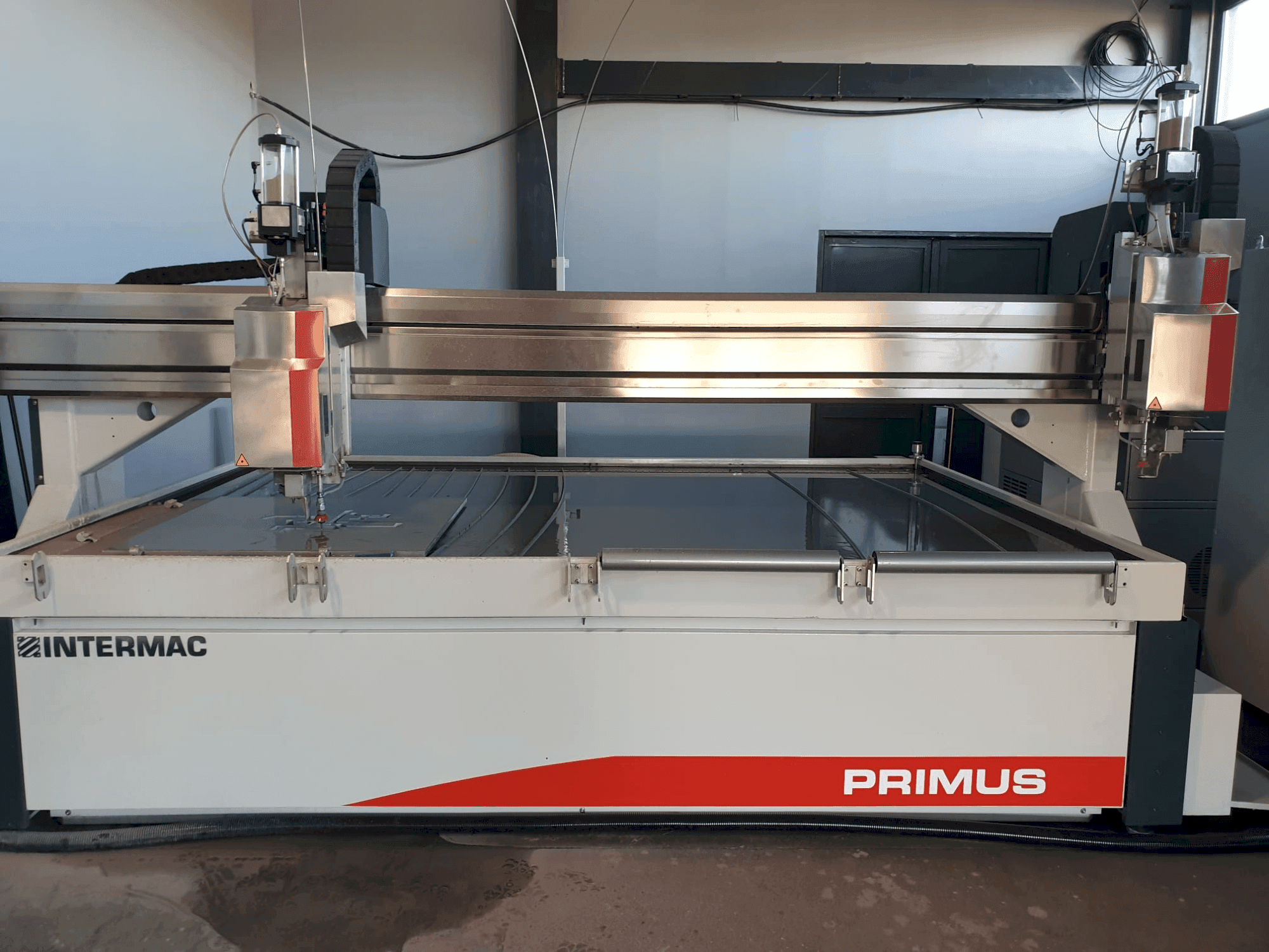 Vista Frontal da Intermac Primus 322 máquina