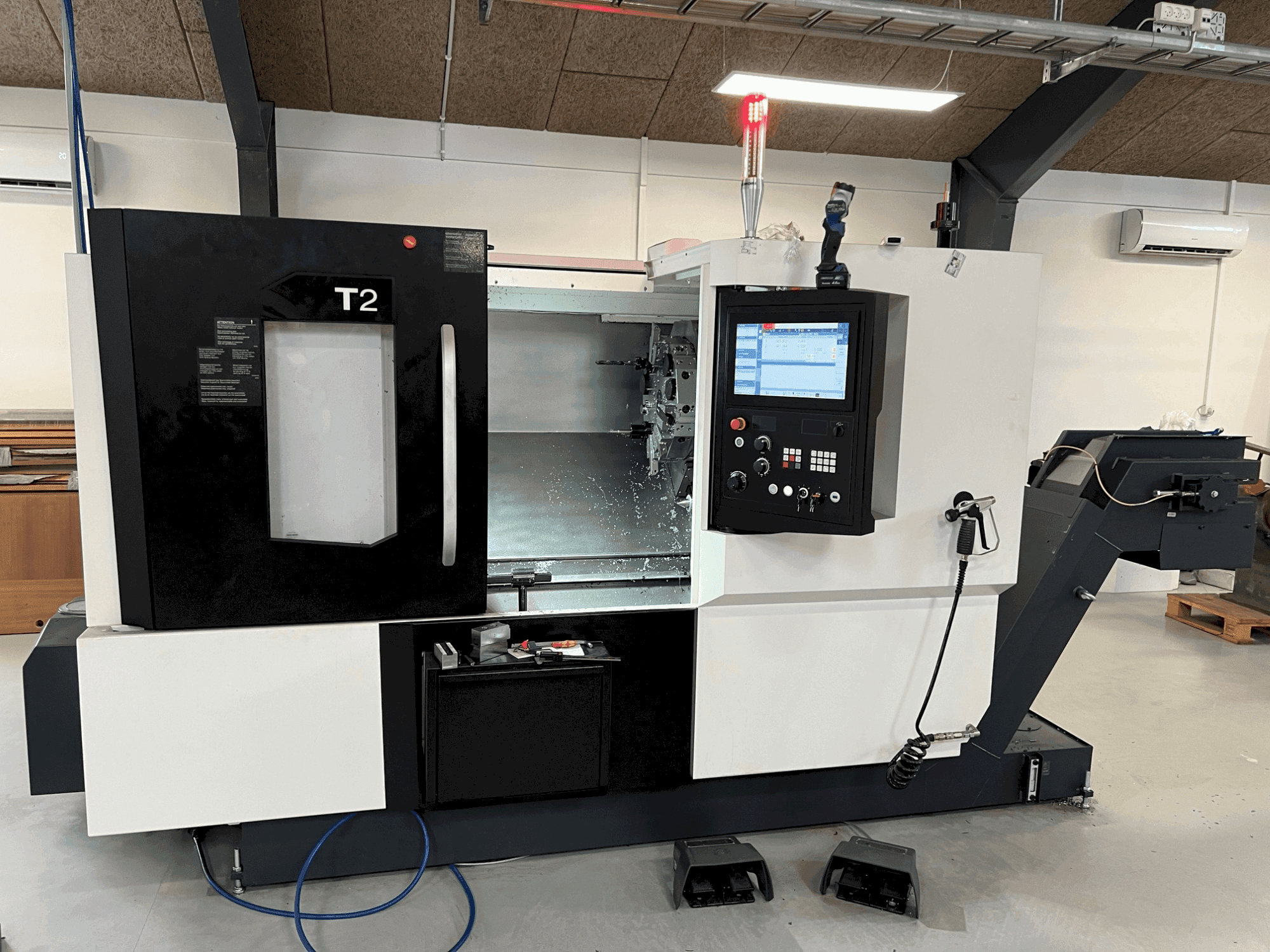Vista Frontal da DMG MORI T2 máquina