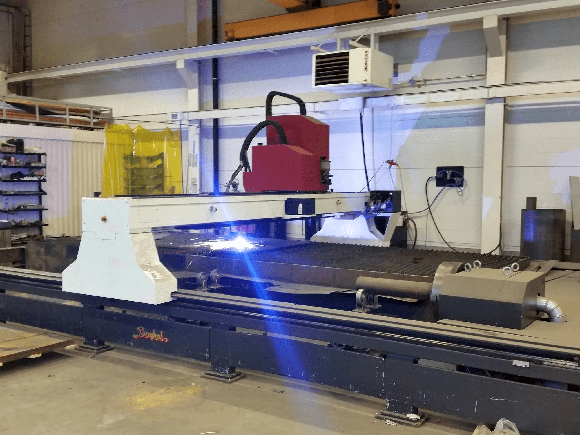 Vista Frontal da Baykal BPL-H 2006 HPR 260XD máquina