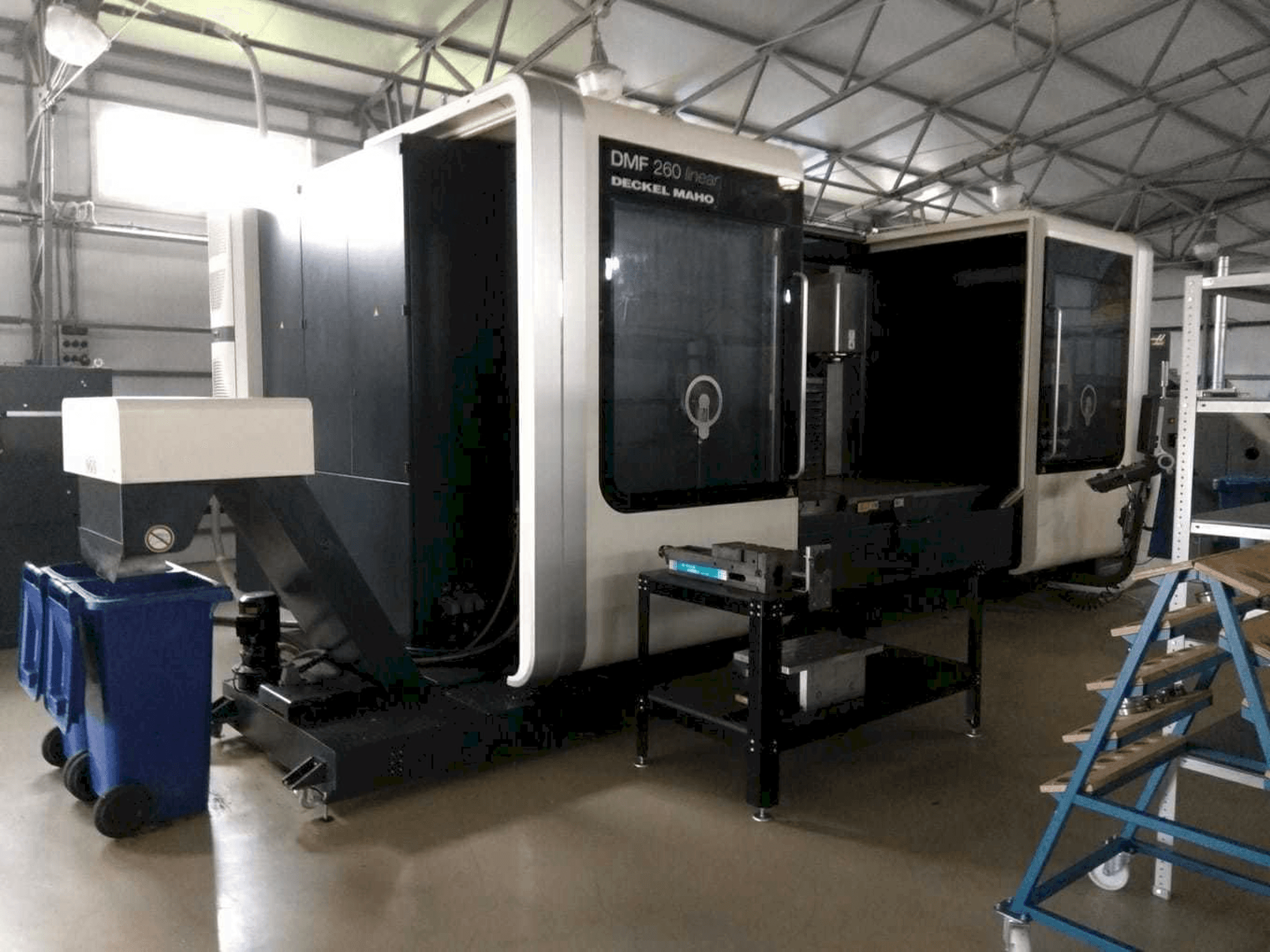 Vista Frontal da DECKEL MAHO DMF 260 linear máquina