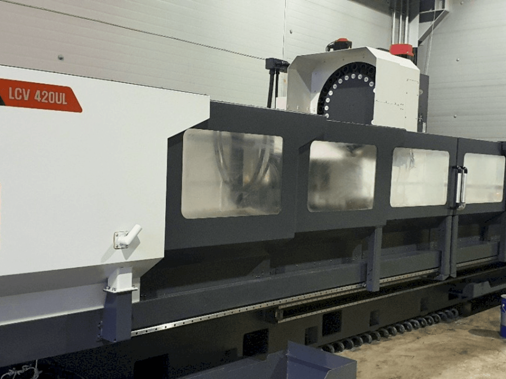 Vista Frontal da SMEC LCV 420UL máquina