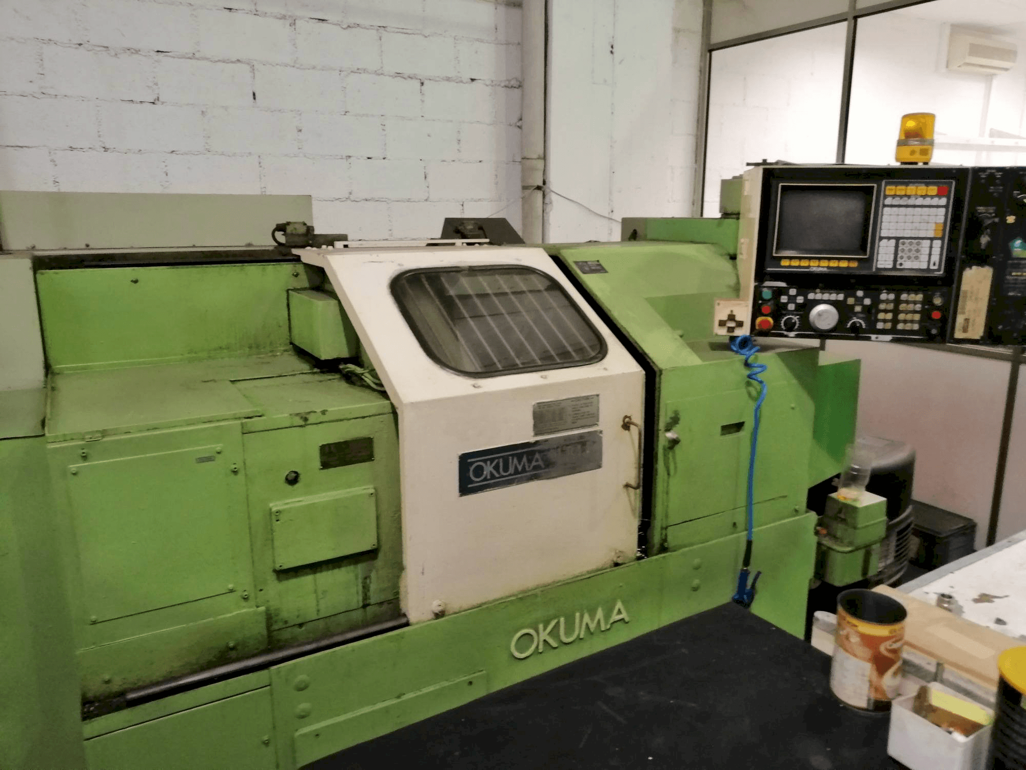 Vista Frontal da Okuma LB15 máquina
