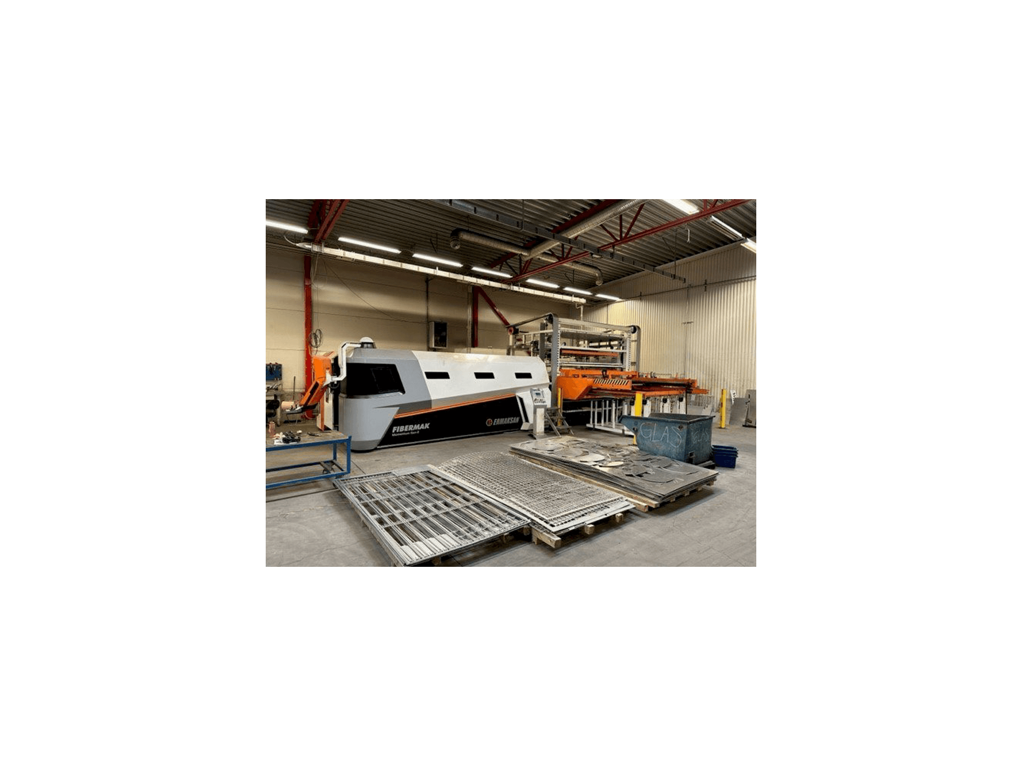 Vista Frontal da ERMAKSAN Fibermak 4KW máquina