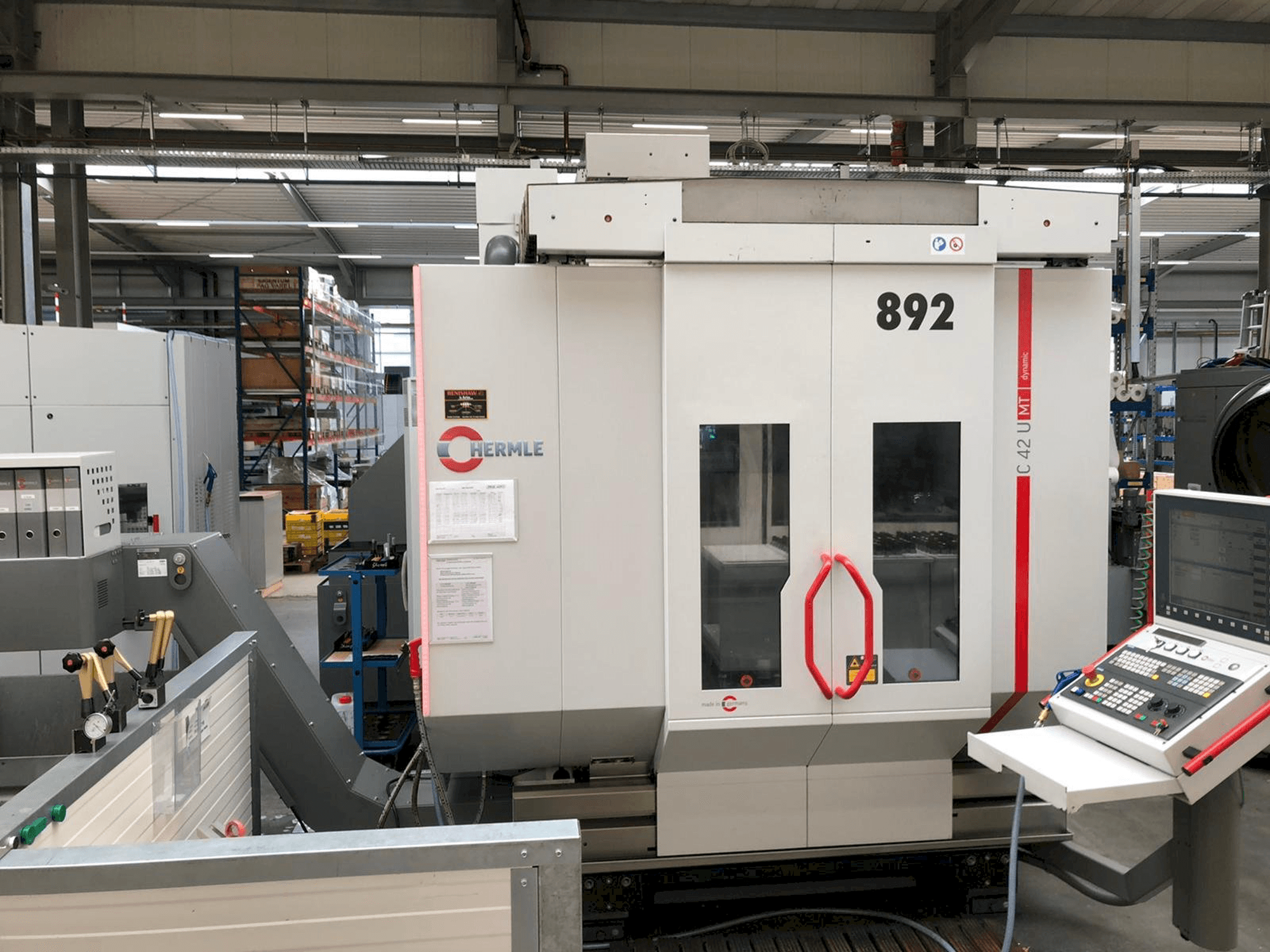 Vista Frontal da HERMLE C42U MT máquina