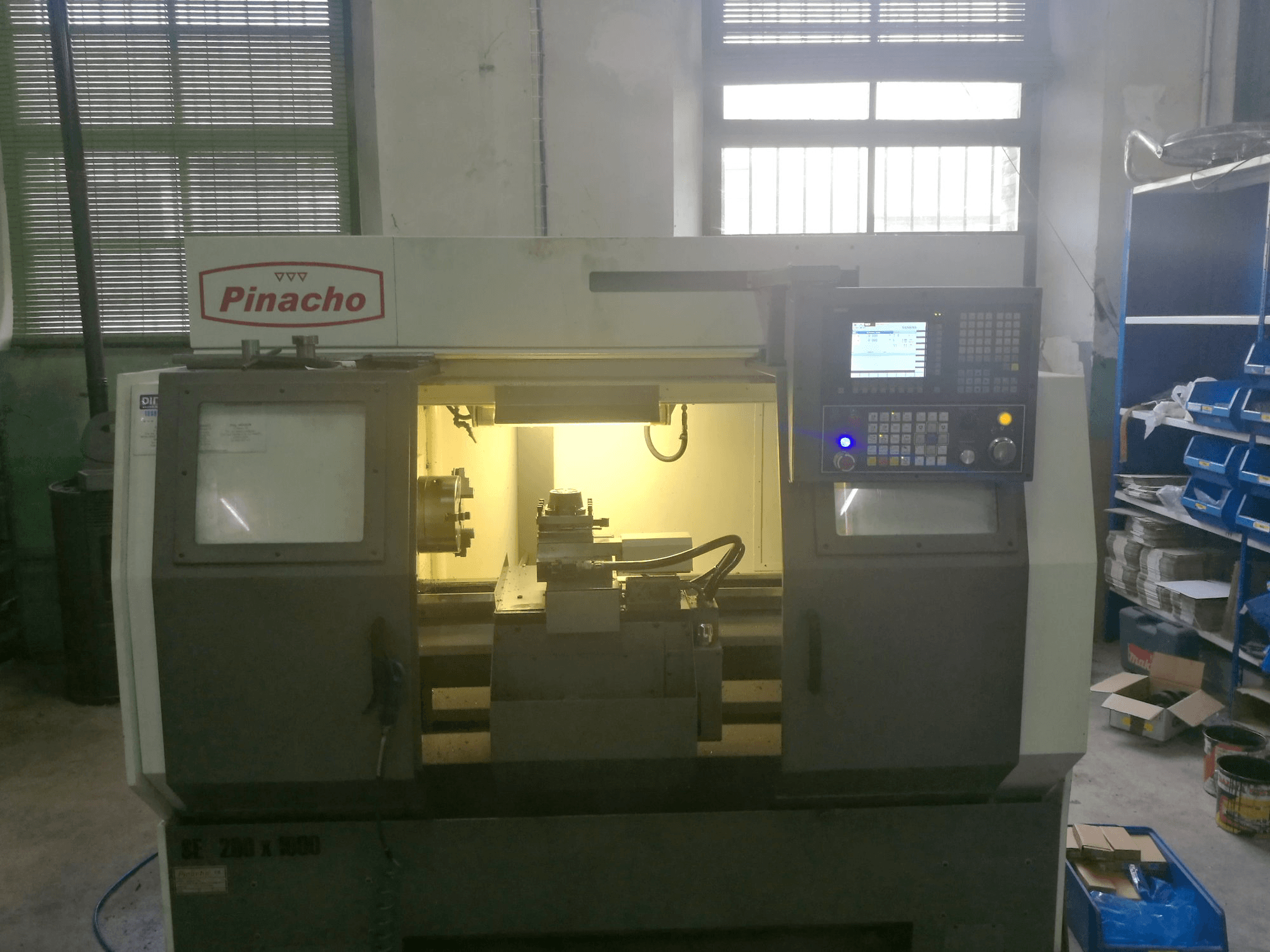 Vista Frontal da Pinacho SE-200 máquina