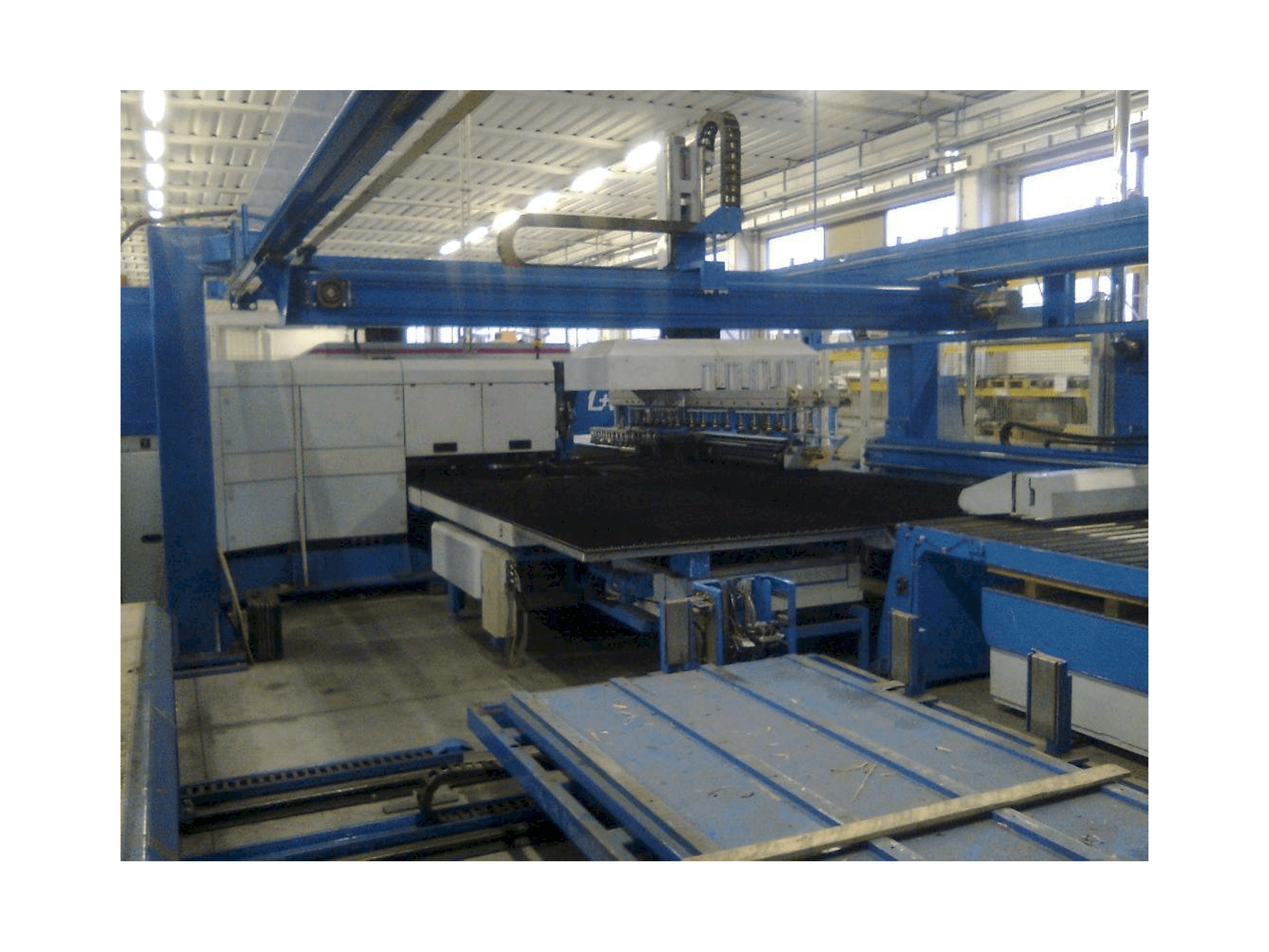 Vista Frontal da Finn-Power LP6 máquina