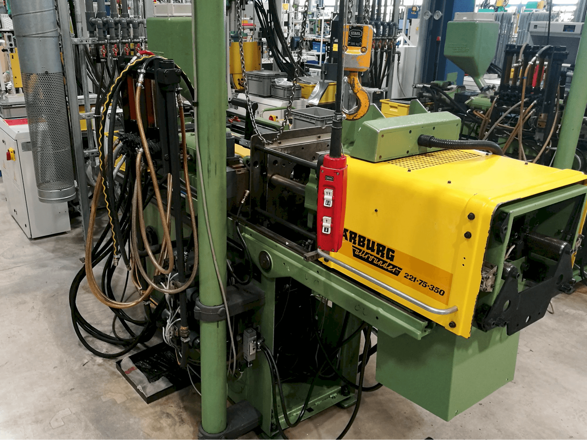 Vista Direita da Arburg Allrounder 221-75-350 máquina