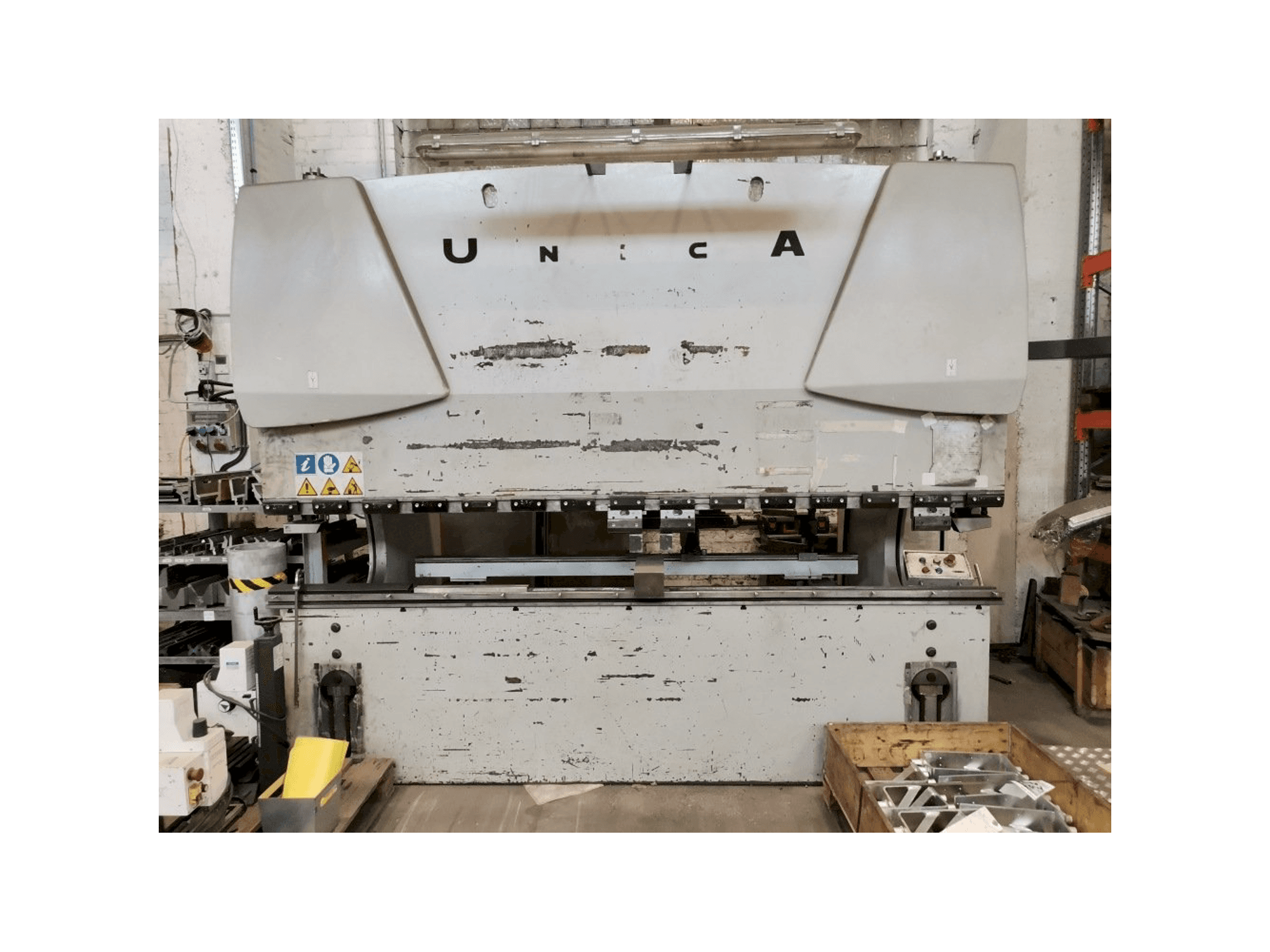 Vista Frontal da Warcom UNICA30-100 máquina