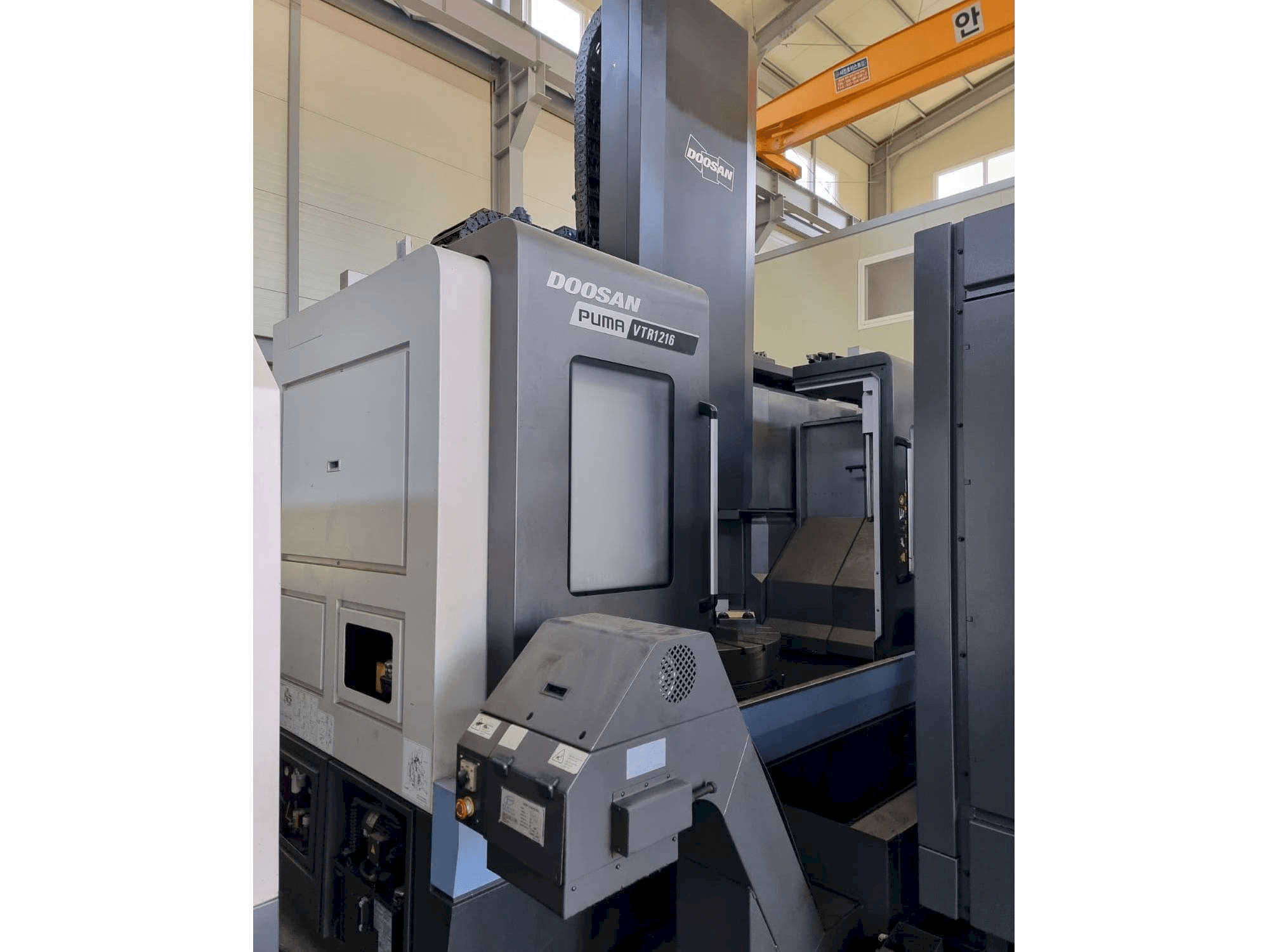 Vista Frontal da Puma VTR 1216 máquina