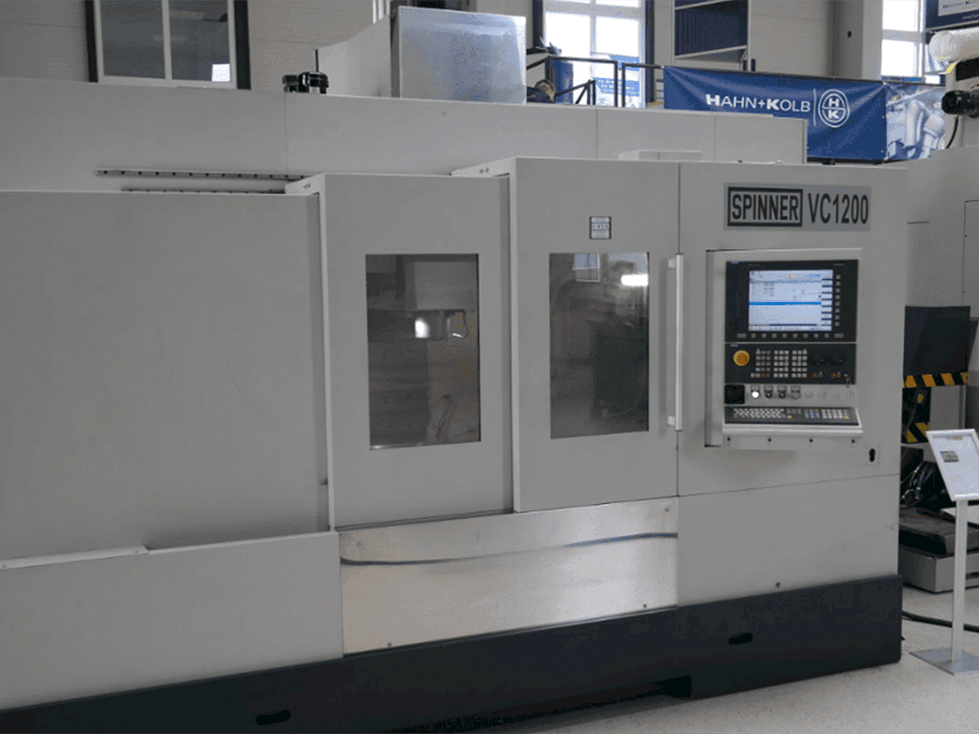 Vista Frontal da SPINNER VC 1200 máquina