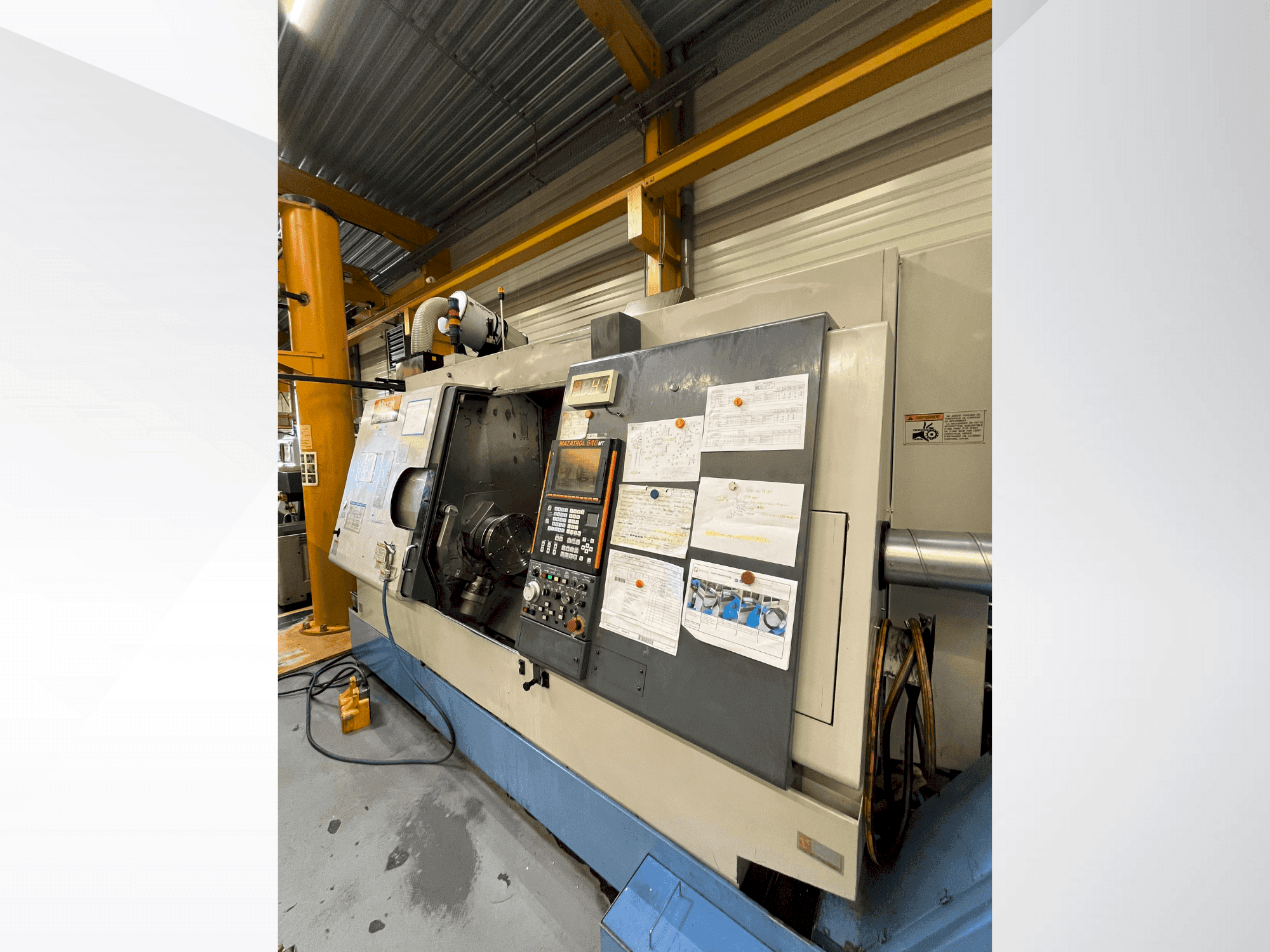 Vista Frontal da Mazak Integrex 400Y máquina