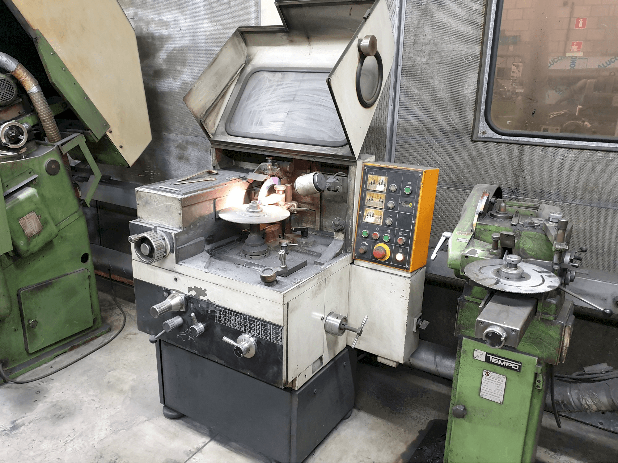 Vista Direita da Loroch K400 máquina