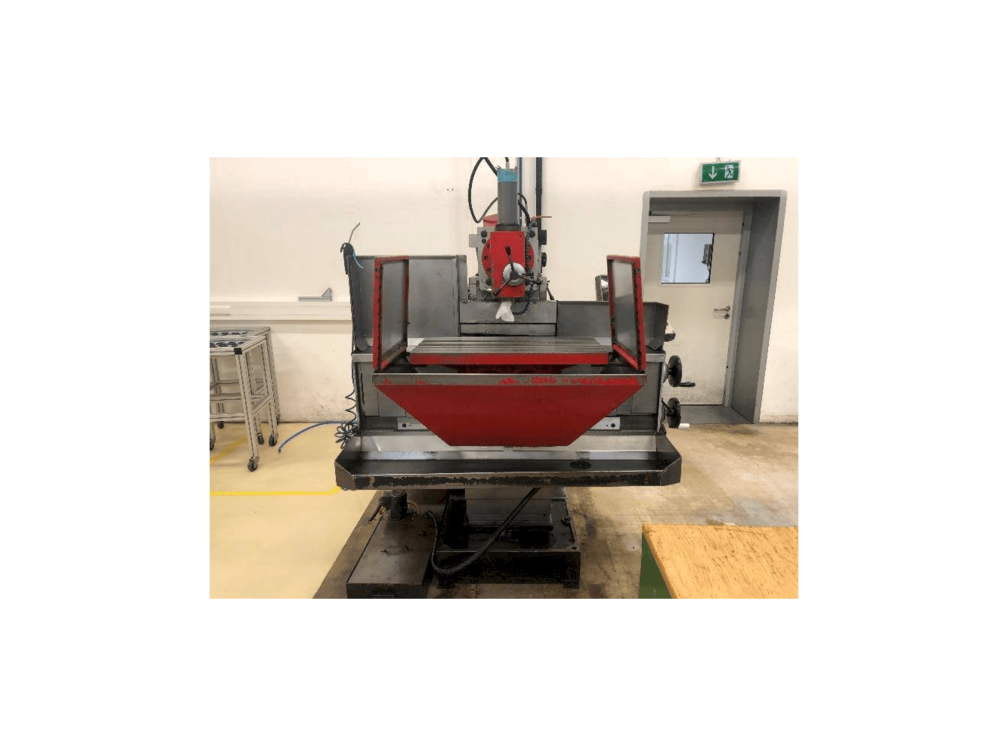 Vista Frontal da EMCO FB5 máquina