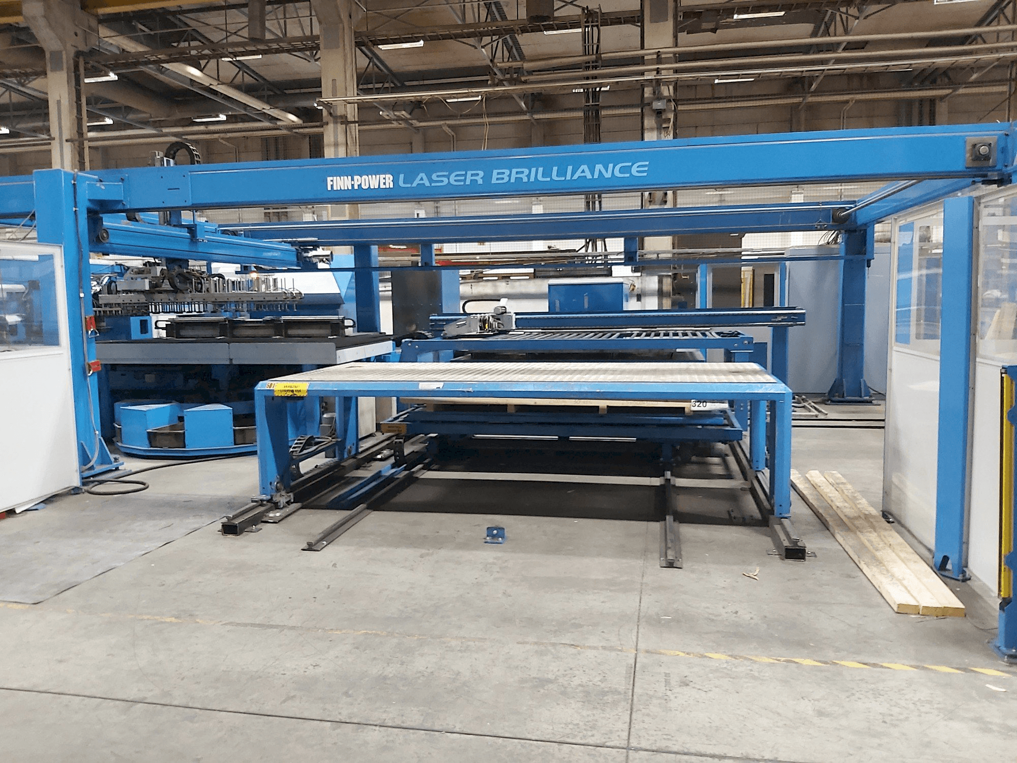 Vista Frontal da Finn-Power LG6 máquina