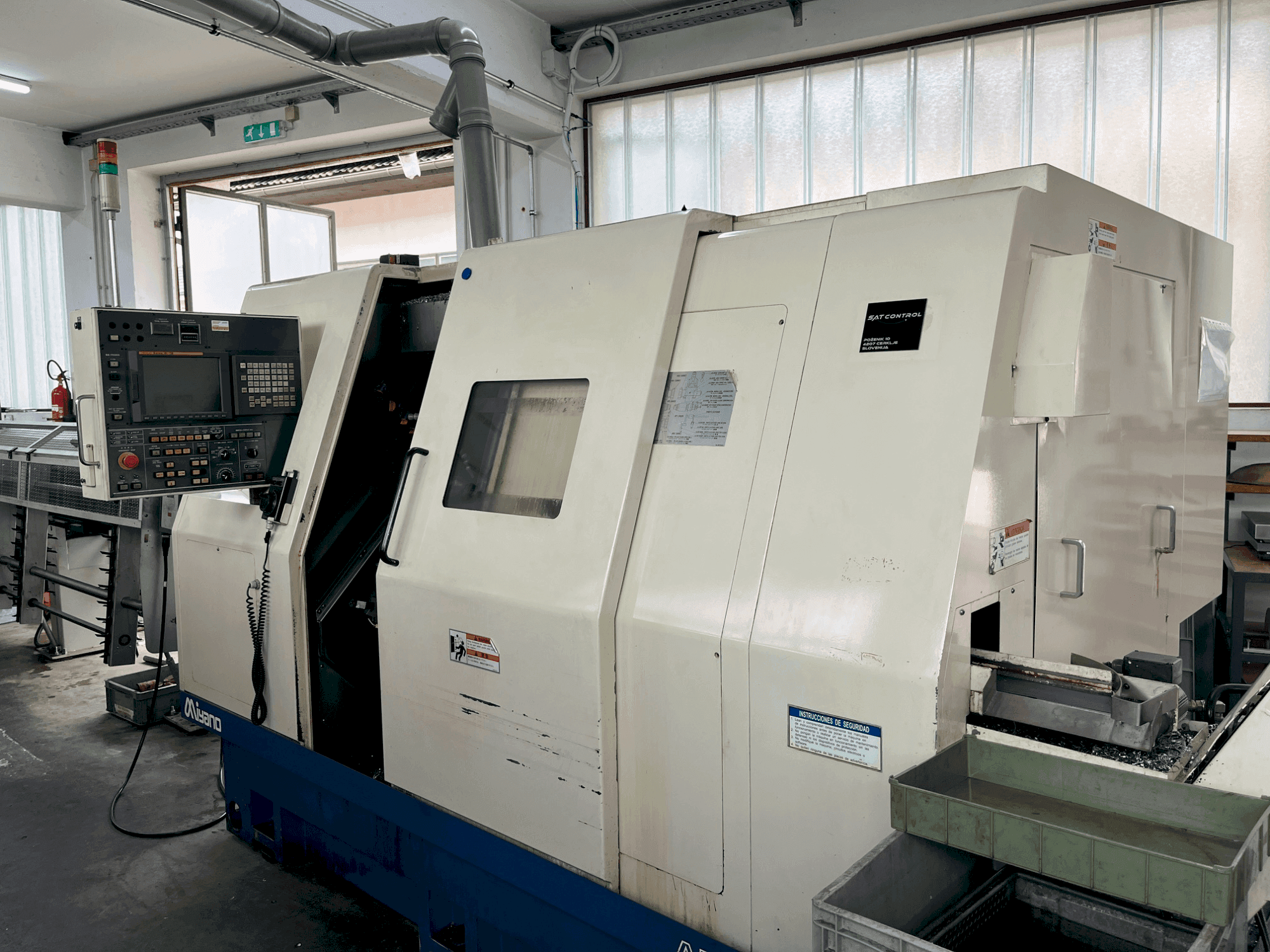 Vista Frontal da Miyano ABX-51TH2 máquina