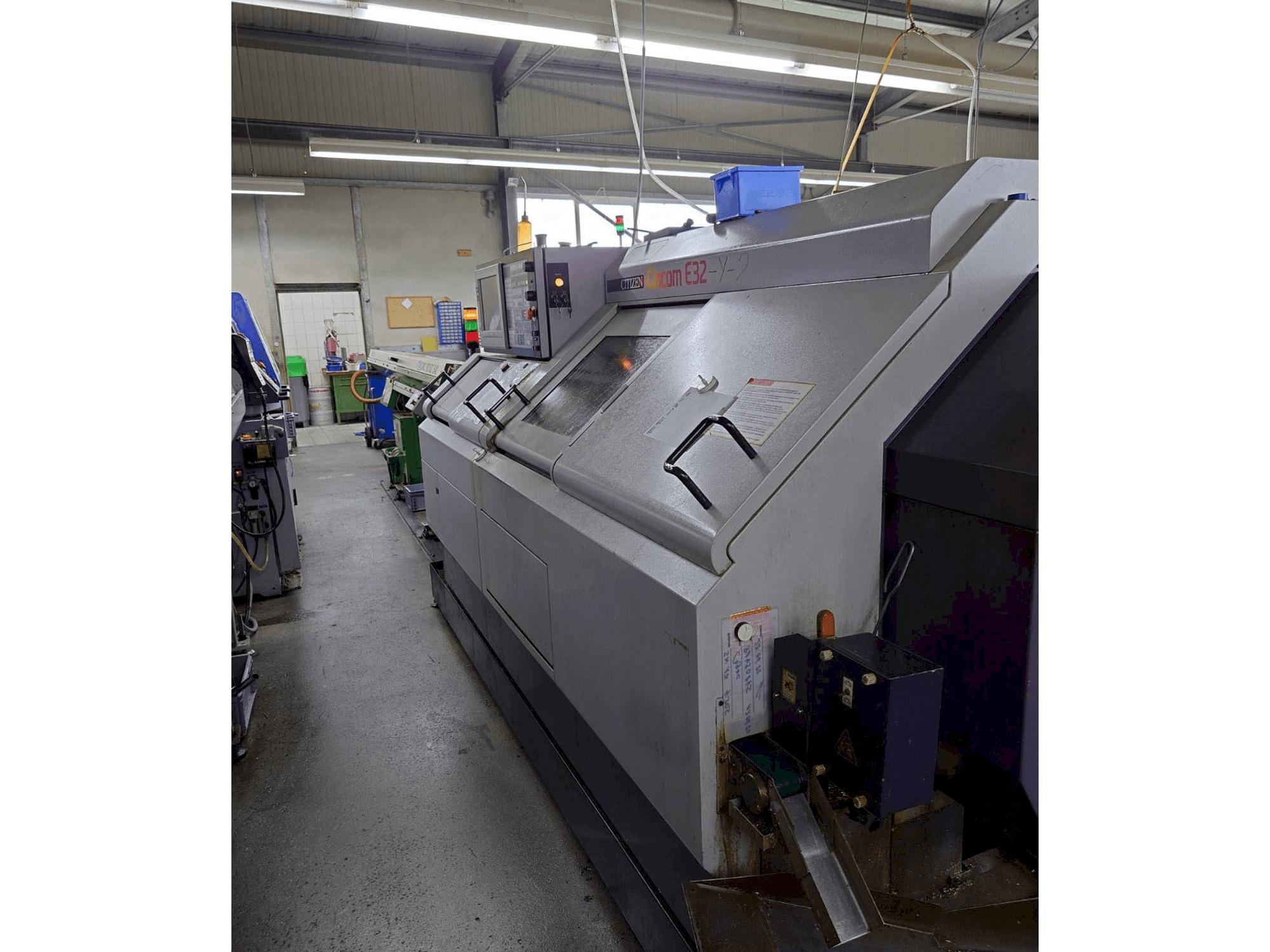 Vista Lateral Direita da Citizen E32-Y-2 máquina