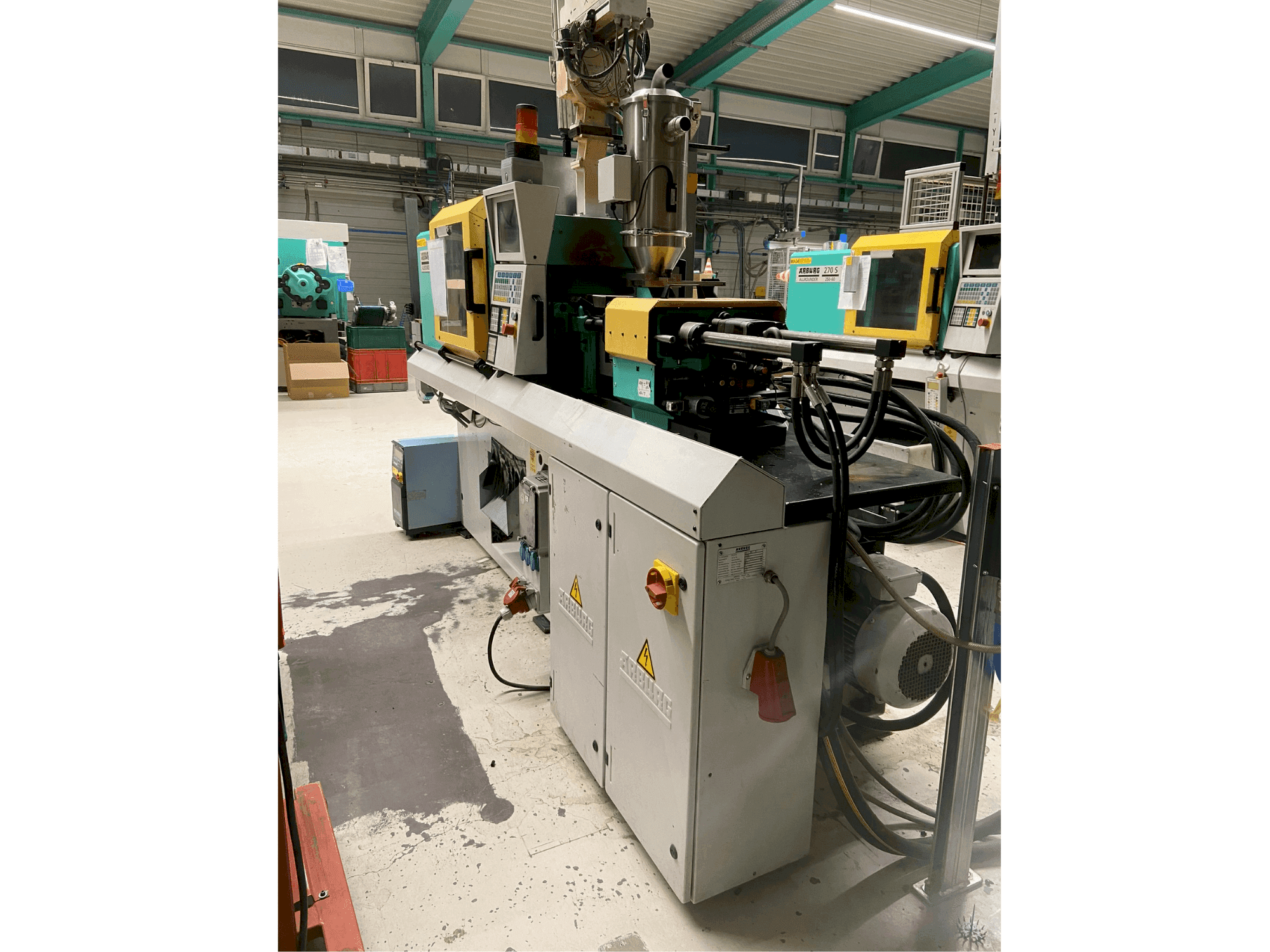 Vista Lateral Direita da Arburg 220 S 250-60 máquina