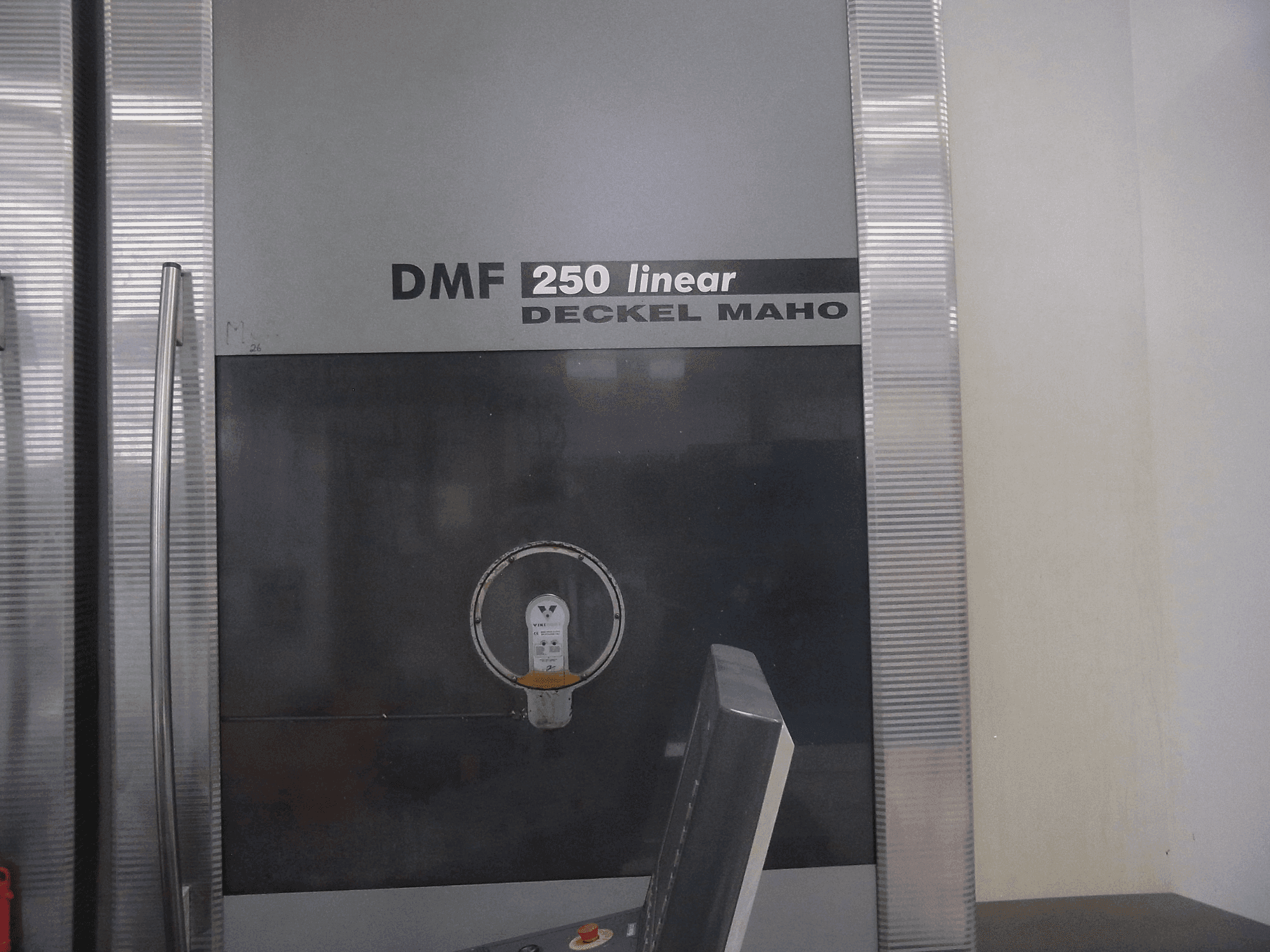 Vista Direita da DECKEL MAHO DMF 250 linear máquina