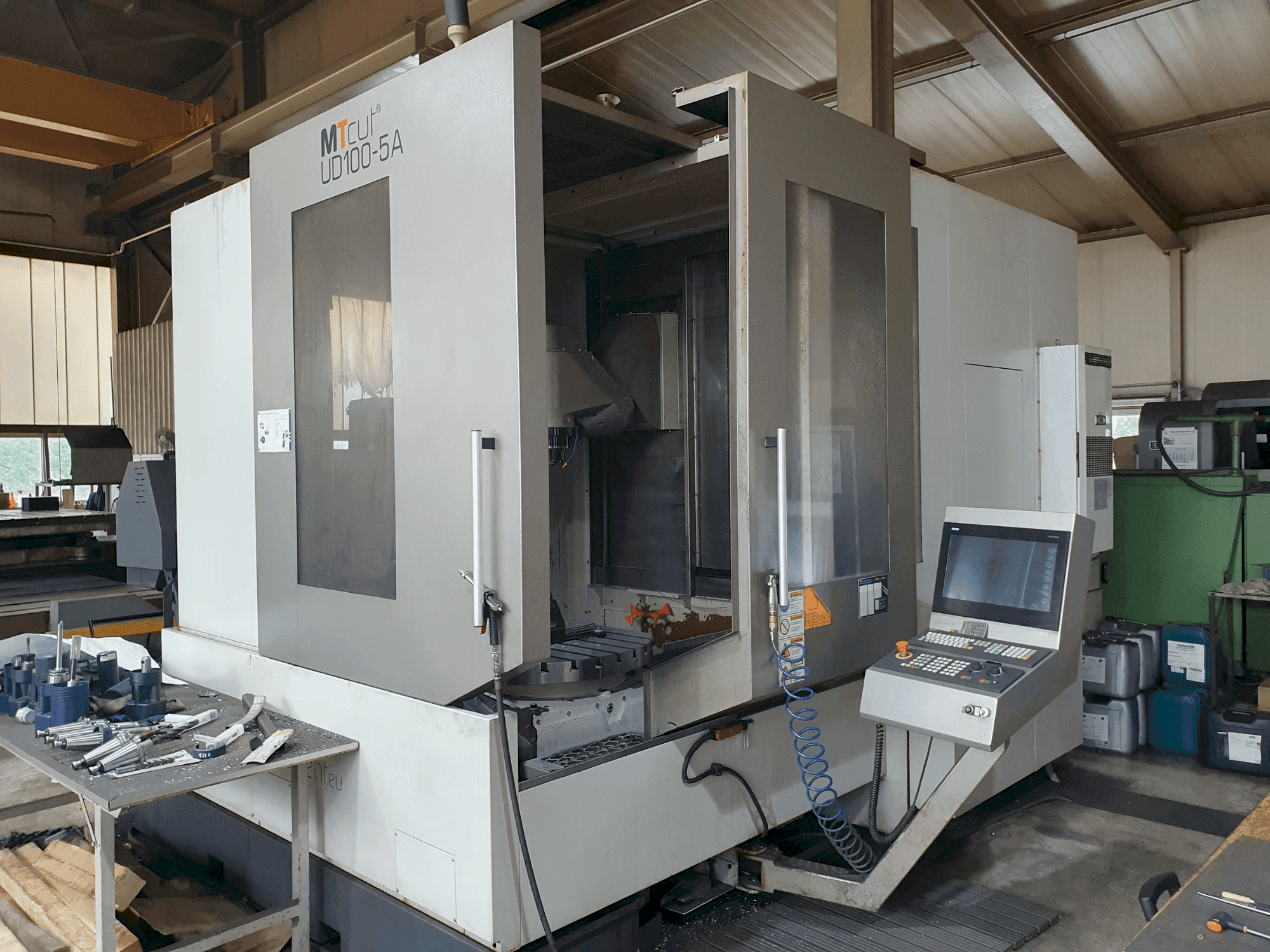 Vista Frontal da MTcut UD100-5A máquina