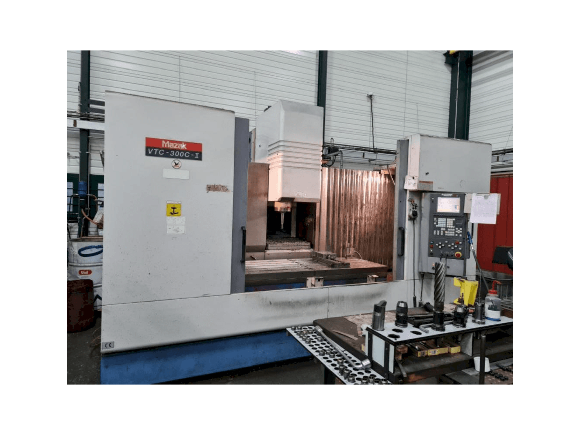 Vista Frontal da Mazak VTC 300C máquina