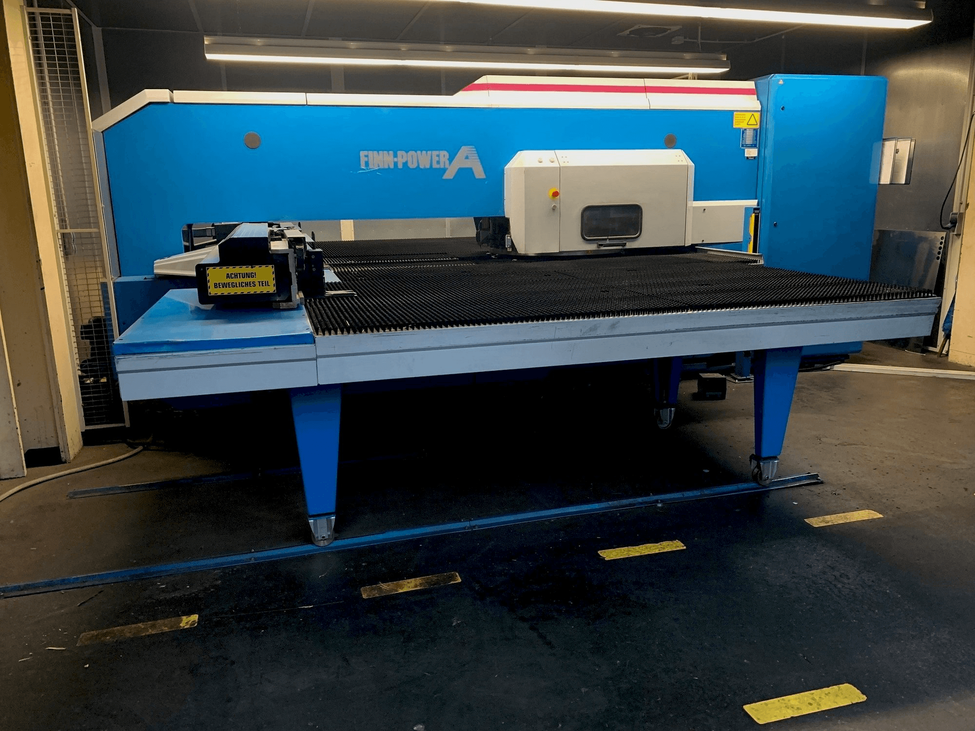 Vista Frontal da Finn-Power A5 SV máquina