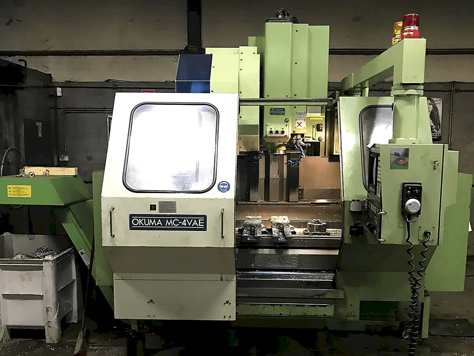 Vista Frontal da Okuma MC-4VAE máquina