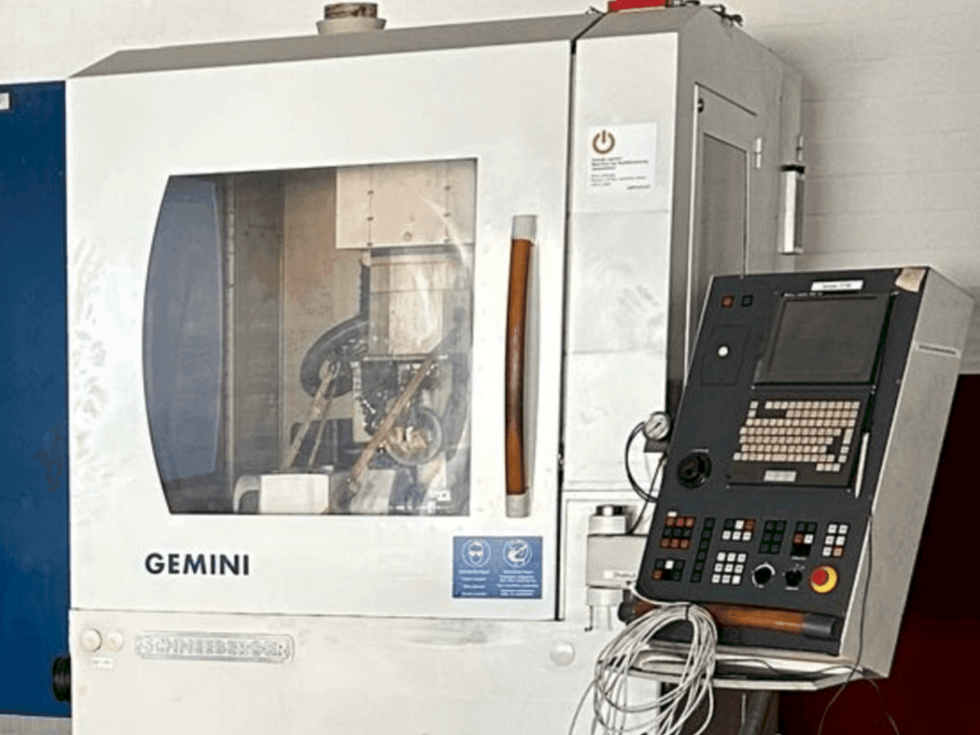 Vista Frontal da Schneeberger MRG Gemini máquina