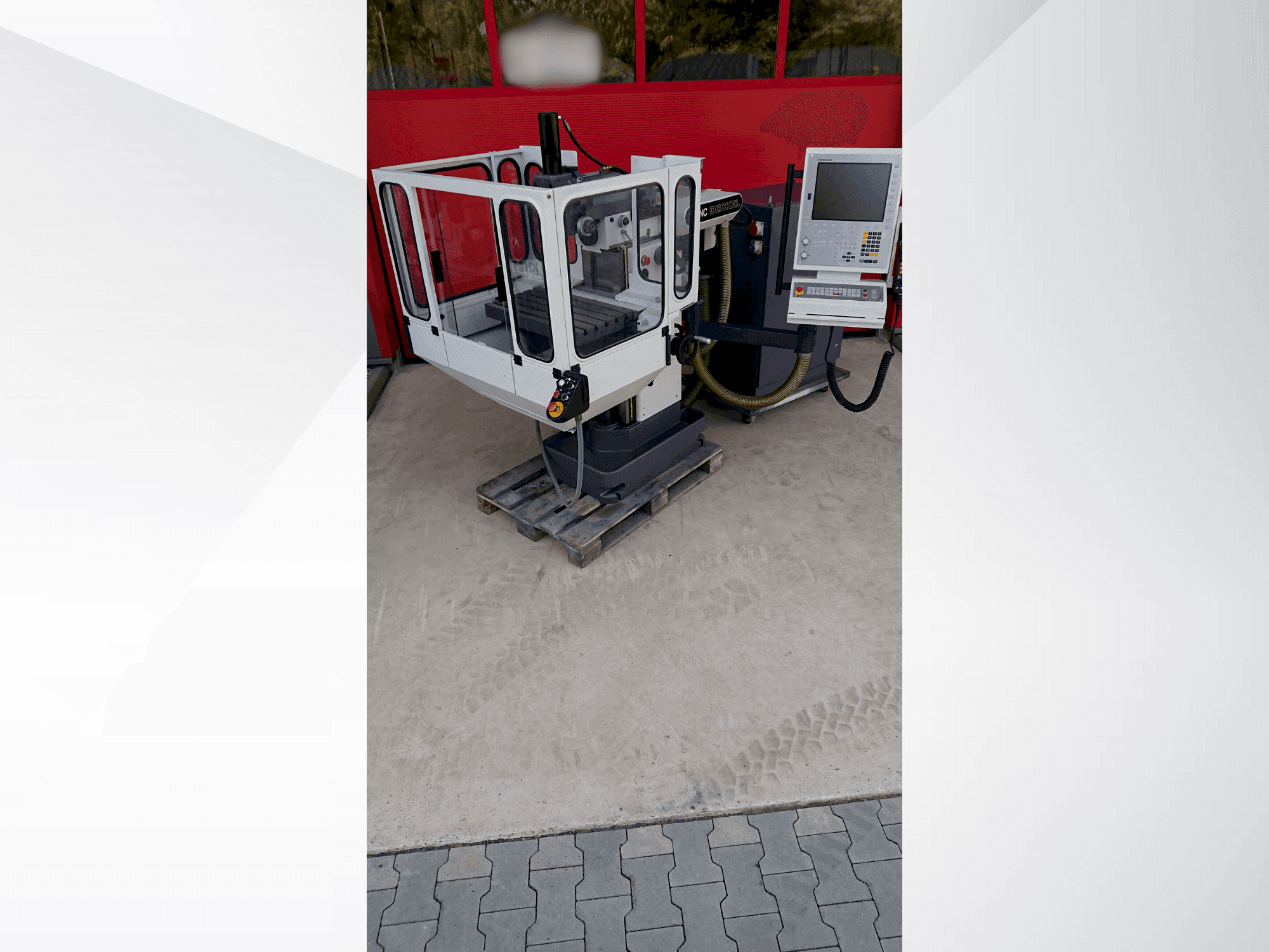 Vista Frontal da DECKEL FP2NC máquina