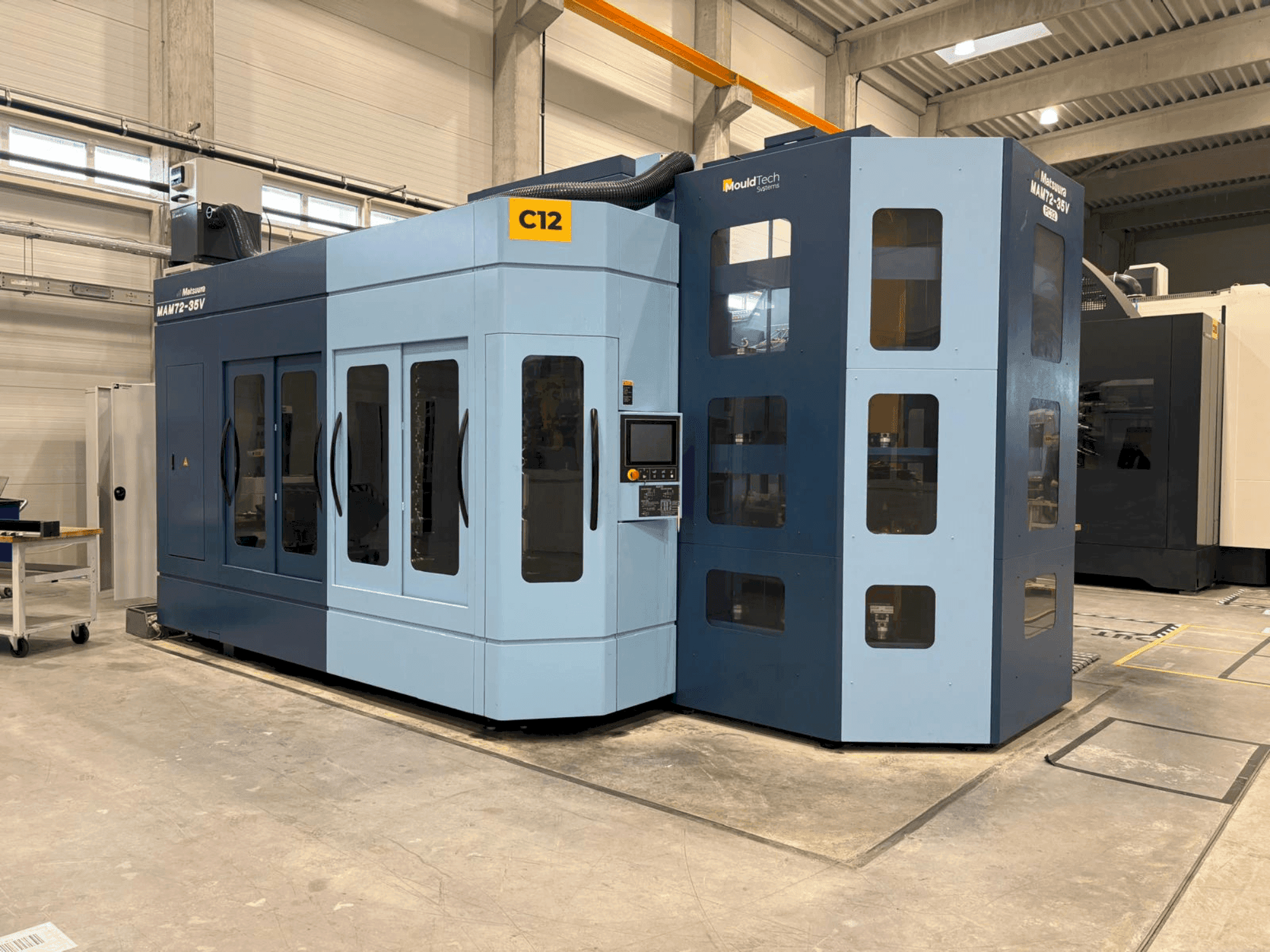 Vista Frontal da Matsuura MAM72-35V máquina